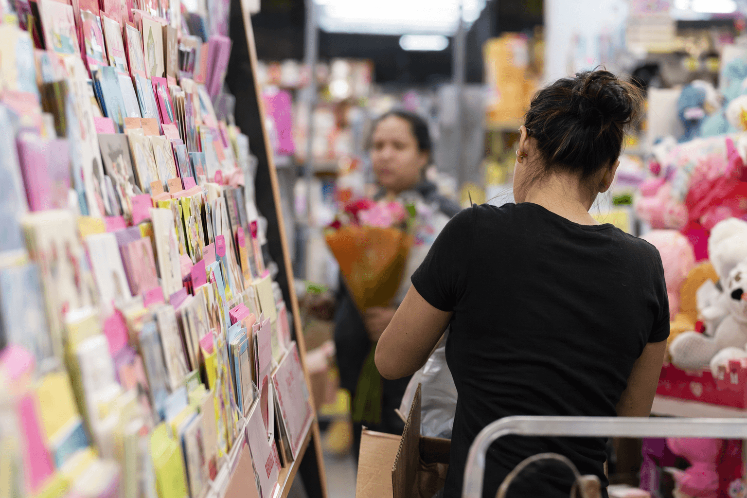 Mother’s Day spending hits record $38 billion, boosting Dollar General sales