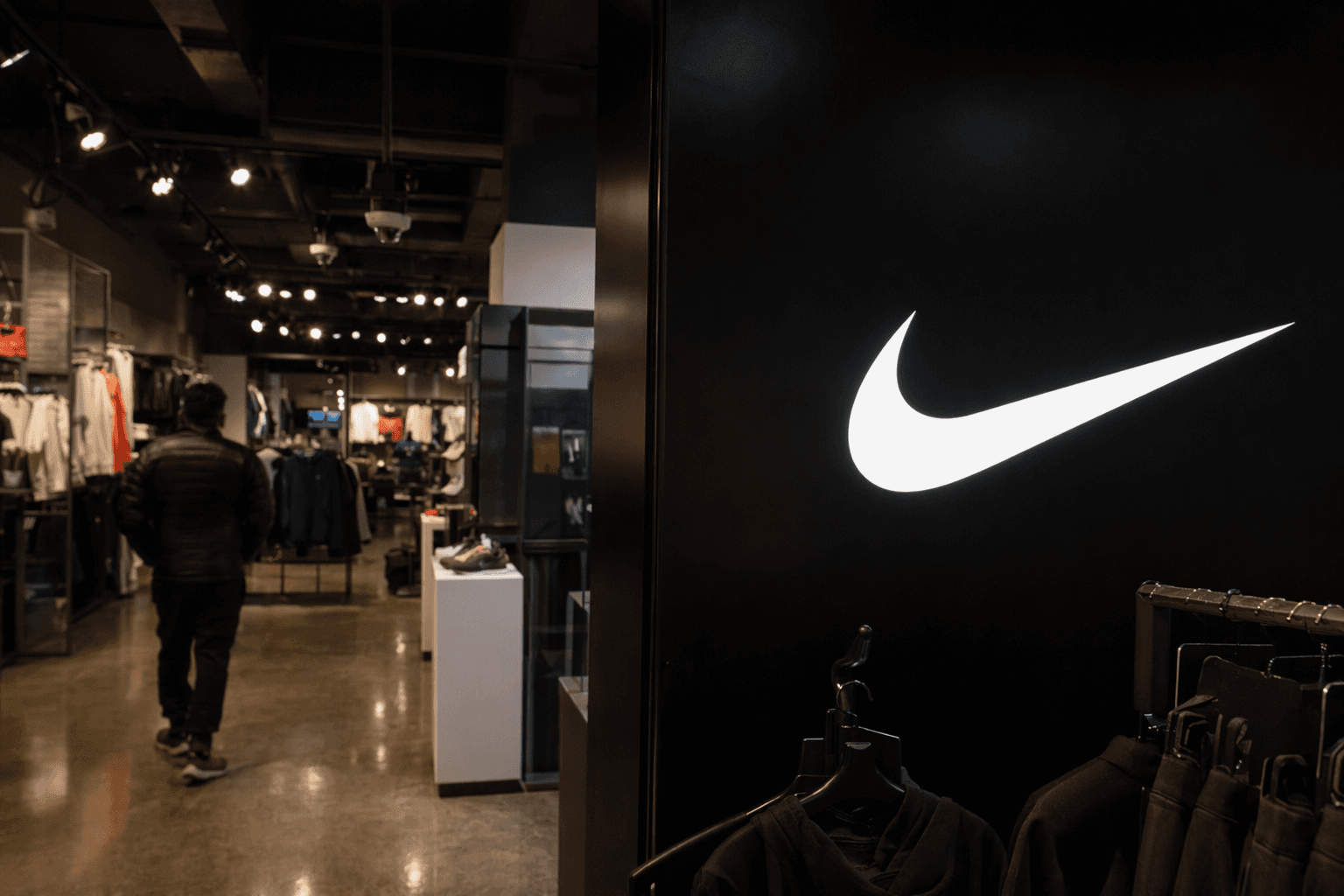 Nike Faces Investor Pressure as Market Share Slides and Short Interest Surges