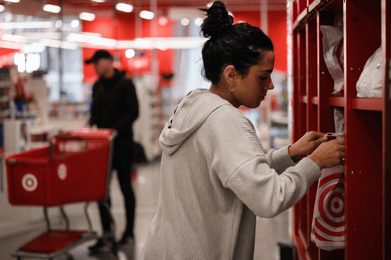 Moody’s keeps negative retail outlook, Target still favored for value and convenience
