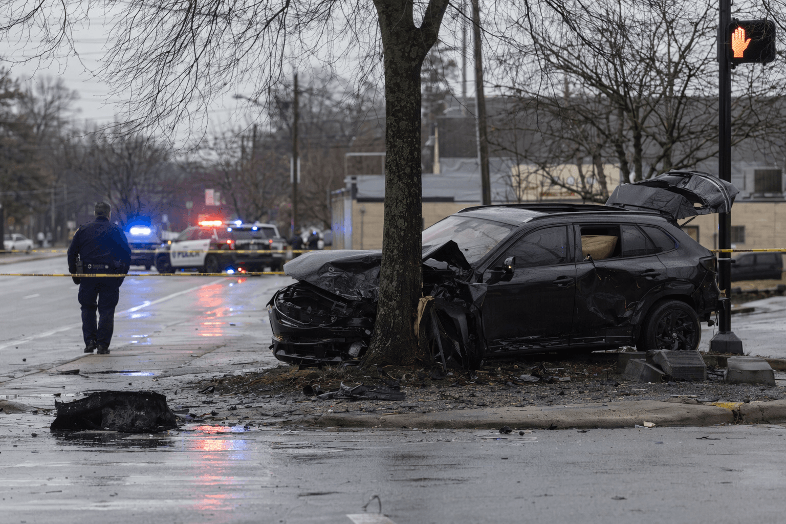 Armed robbery suspect dies after Greensboro crash on Summit Avenue