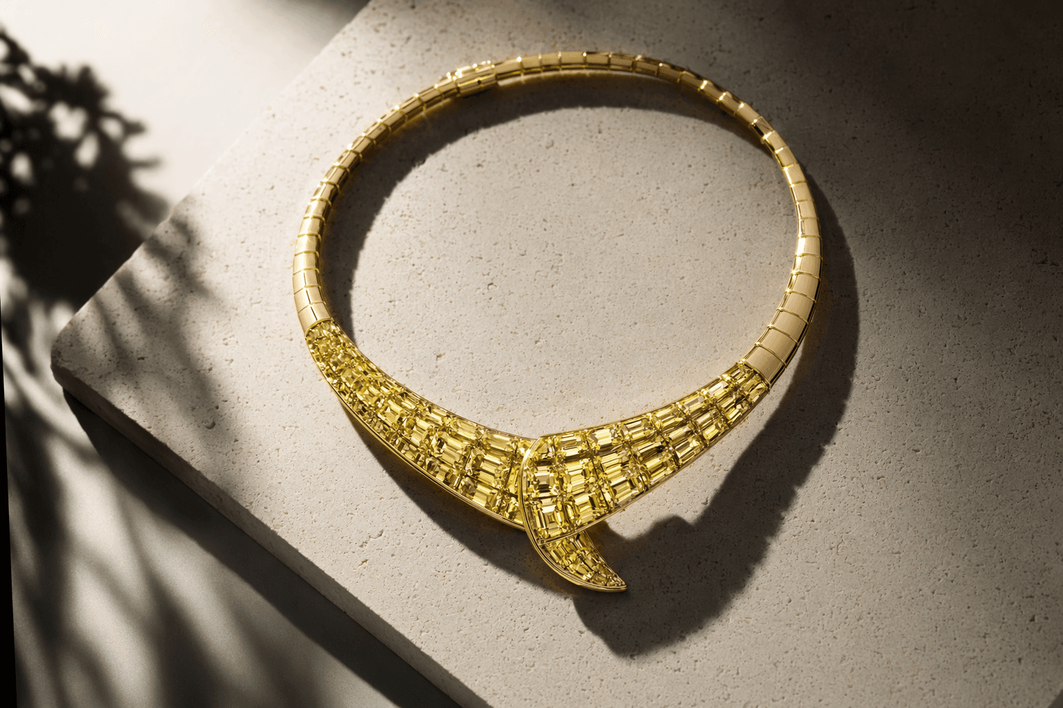 Vanessa Fernández’s Gold Curva Necklace Wins JCK’s Top Jewelry Honor