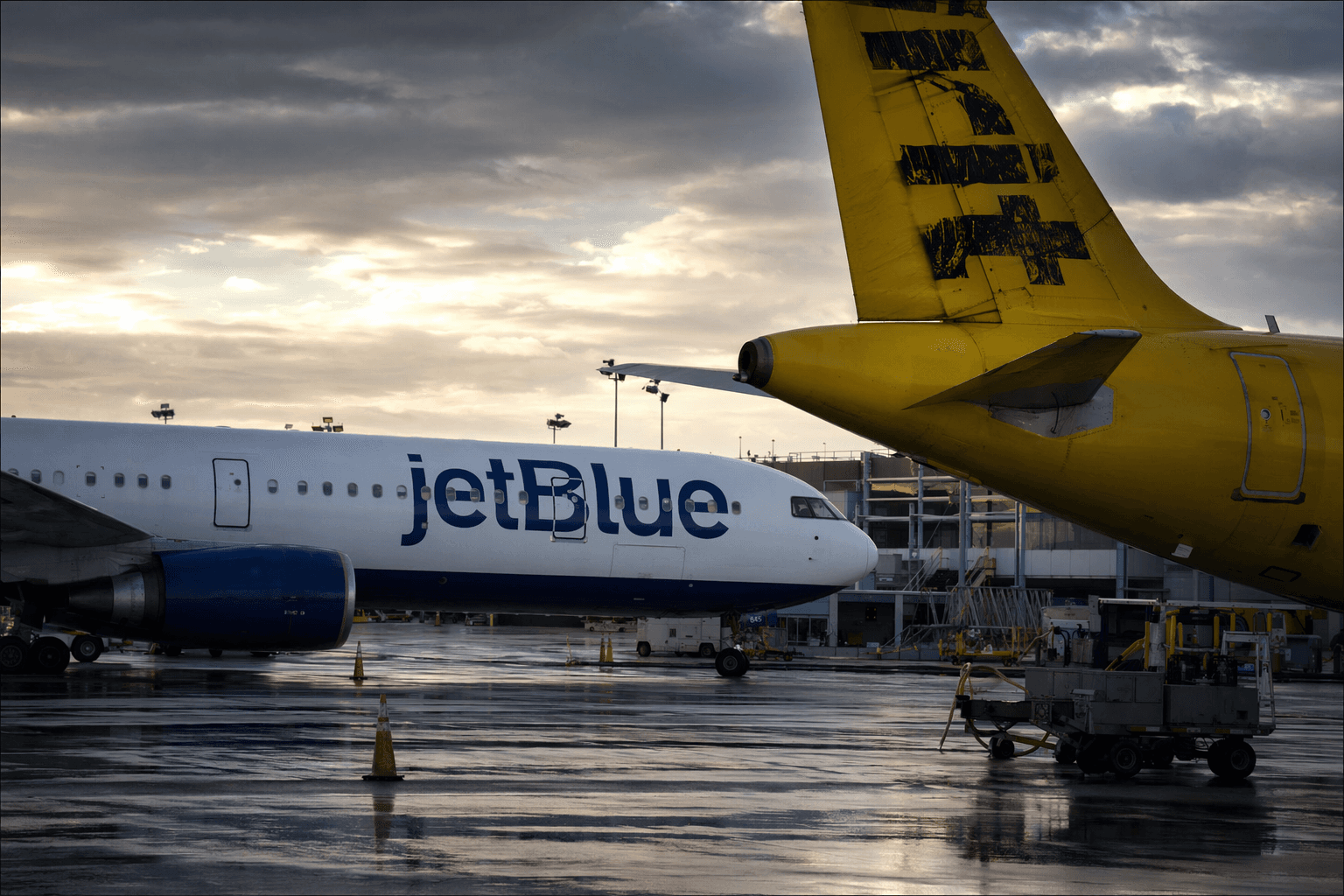 JetBlue expands at Spirit's former hub after airline shutdown