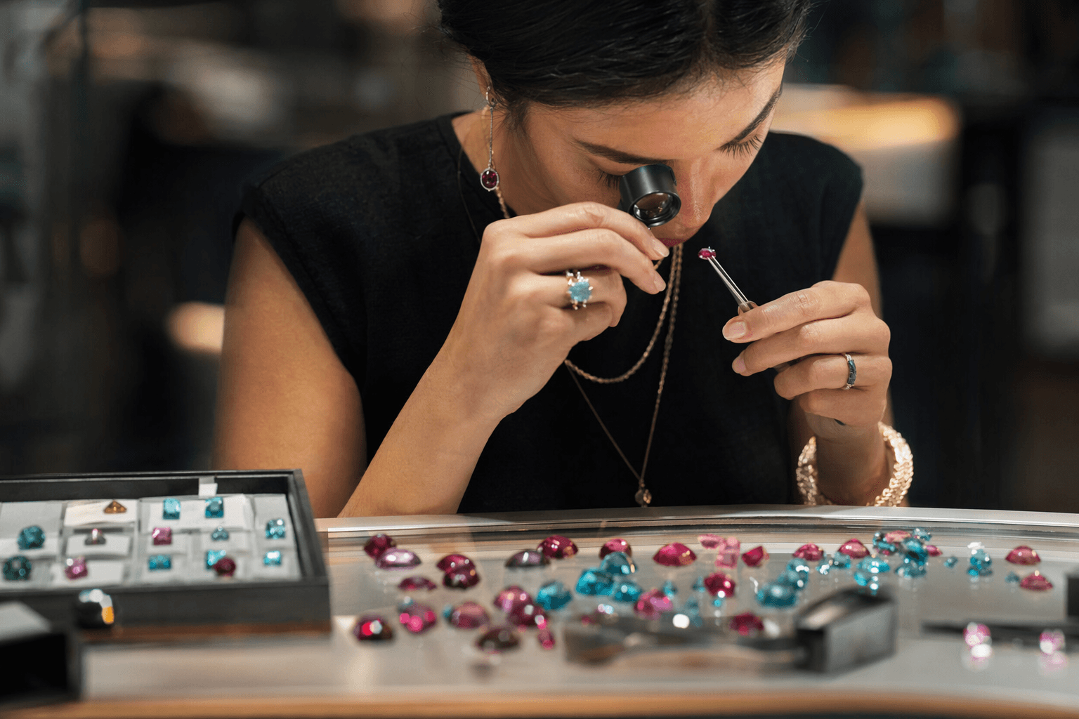 JCK spotlights birthstone gems, garnet, spinel, and paraiba tourmaline surge