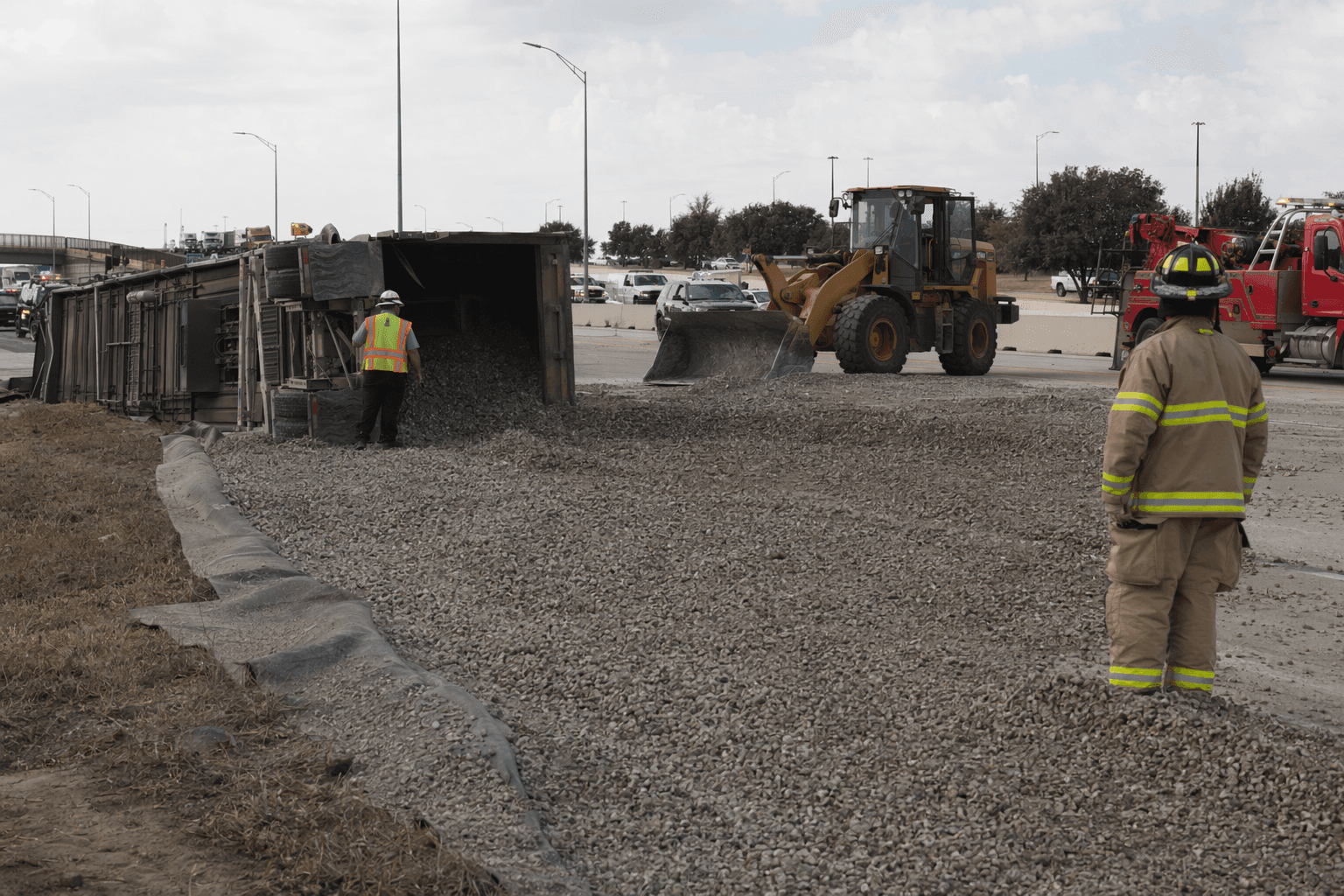Granite spill shuts down US 75 in Richardson, injures two