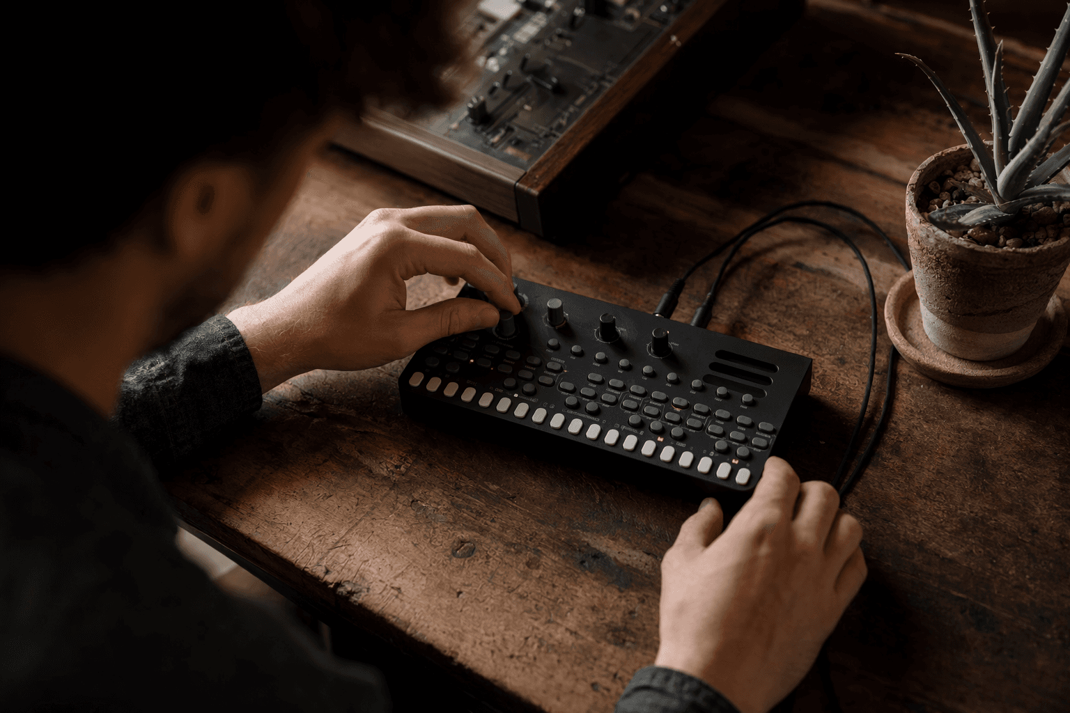 Sonicware Deconstruct Minimal channels vintage drum-machine drift in a portable groovebox