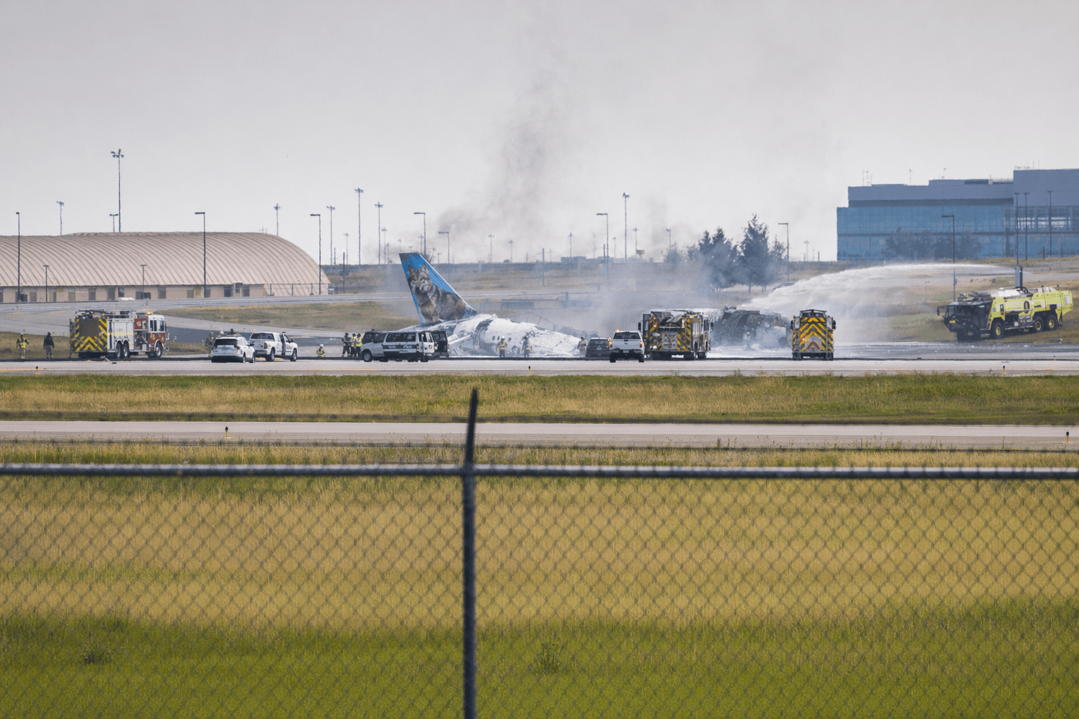 Unidentified person killed after breaching fence at Denver airport runway