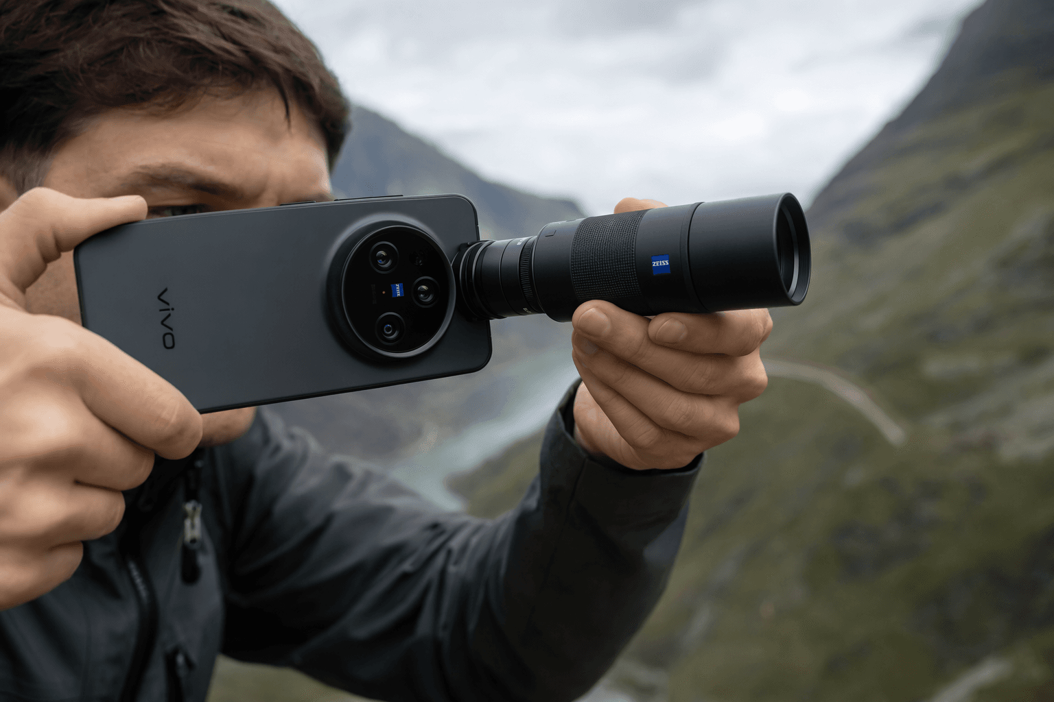 vivo X300 Ultra raises smartphone zoom ambitions with 200 MP cameras