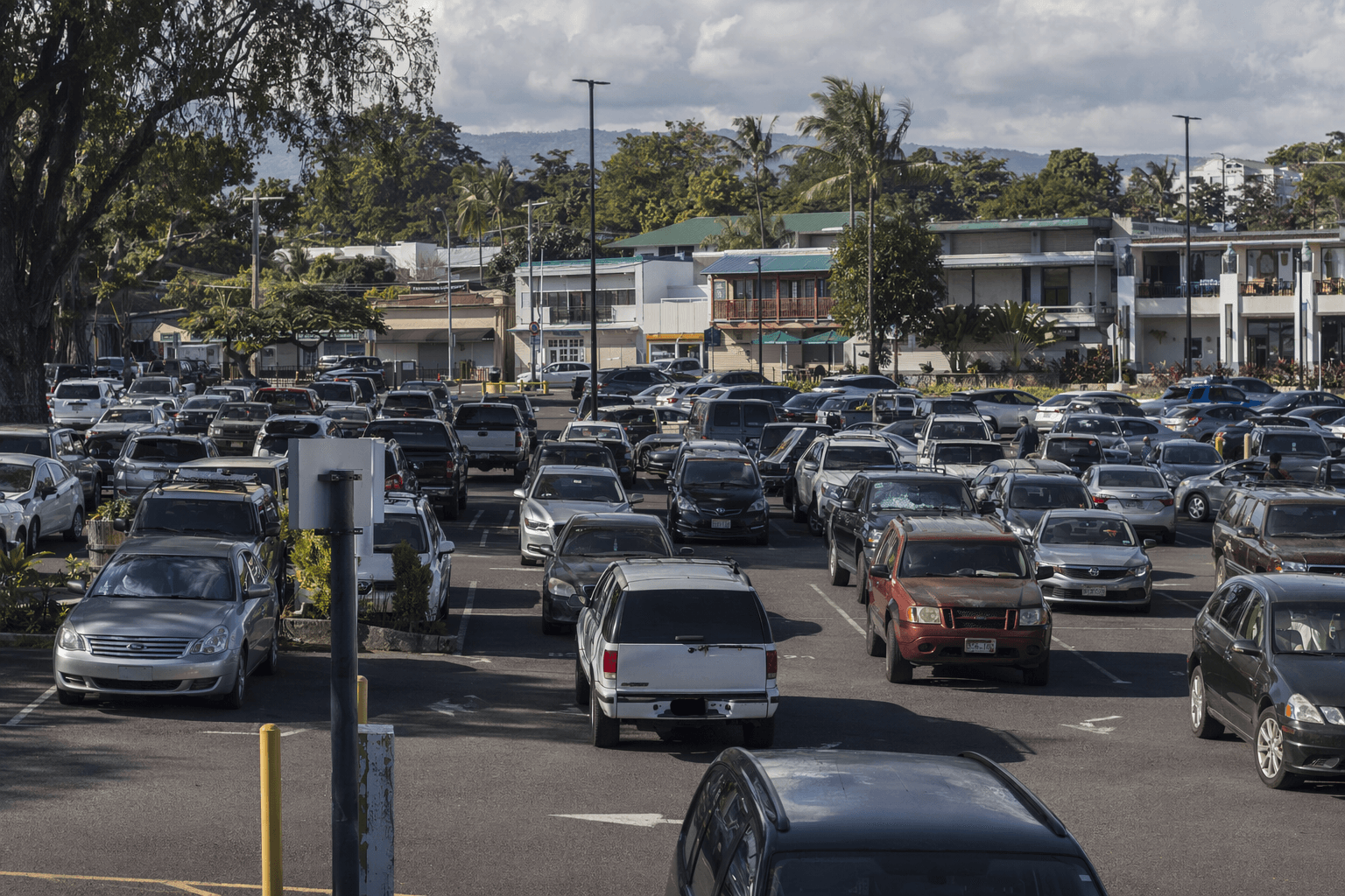 Hawaii County bill would curb paid parking lots, garages in commercial zones