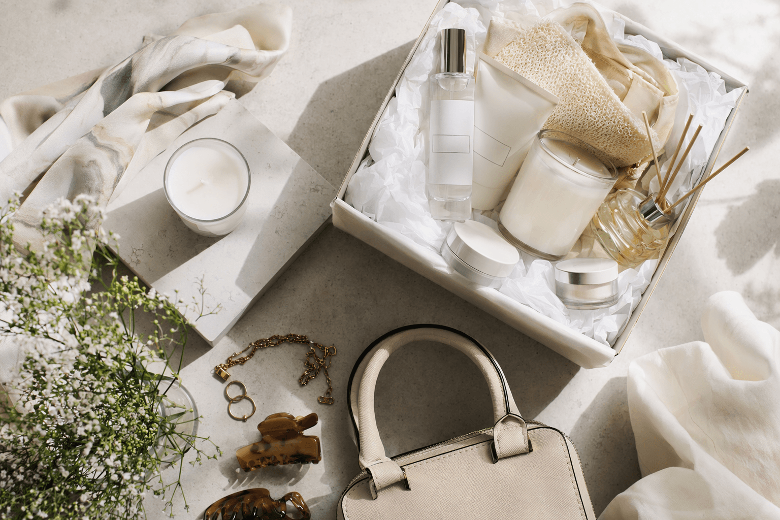 Spring Luxury Gifts, Chic Fashion, Accessories and Home Decor Finds