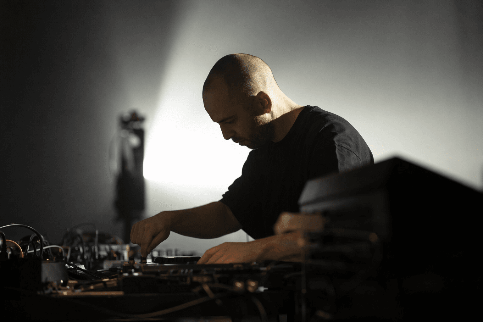 SUST 001 turns minimal techno into a 28-minute three-act arc