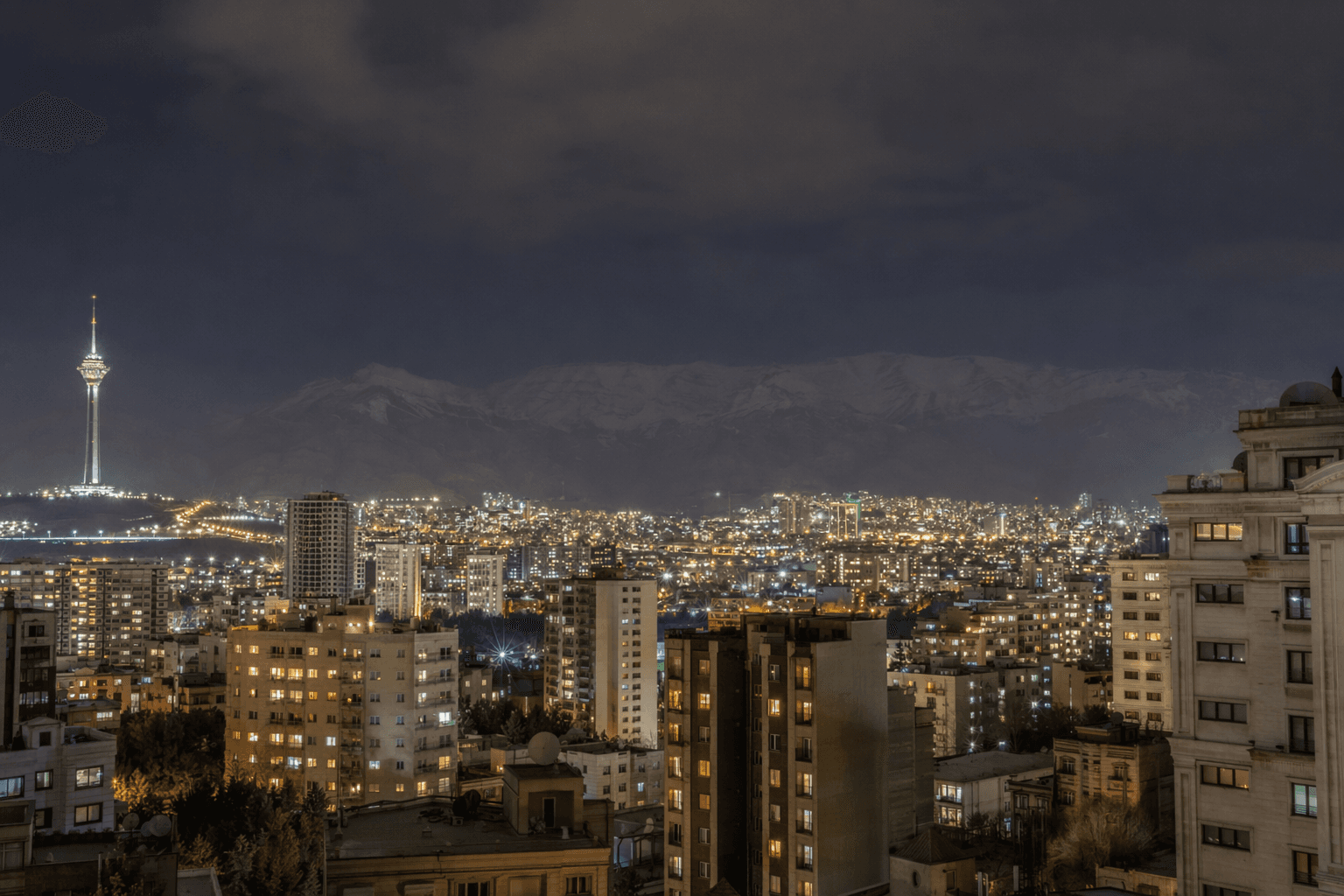 Moderate quake shakes Tehran area, no damage reported