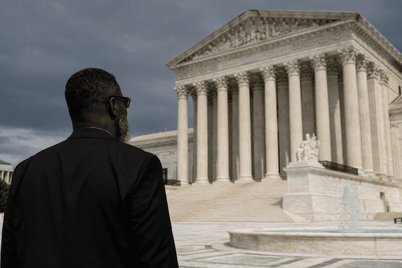 Alabama Governor Delays Primaries After Supreme Court Redistricting Ruling