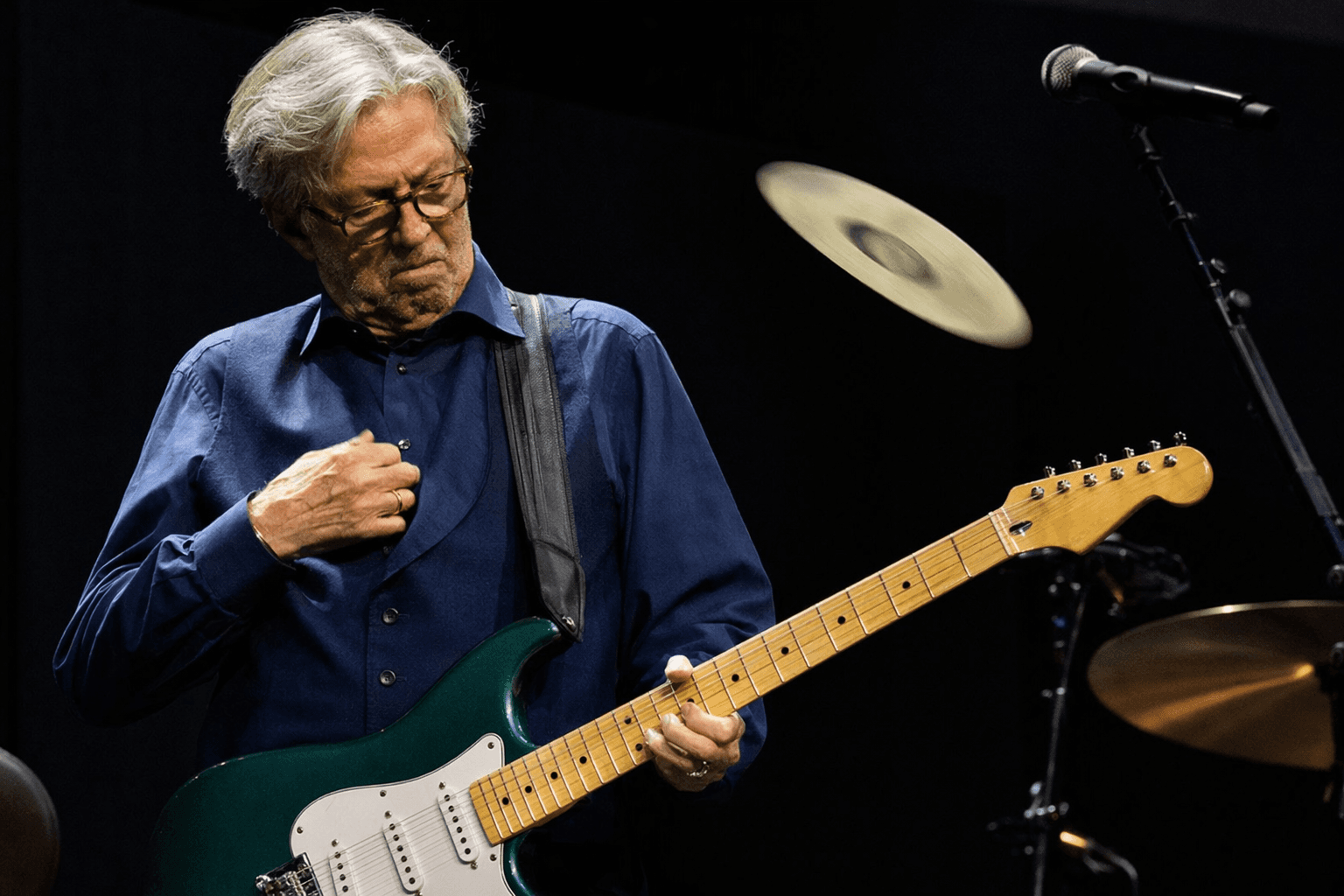 Audience member throws record at Eric Clapton, cutting Madrid concert short