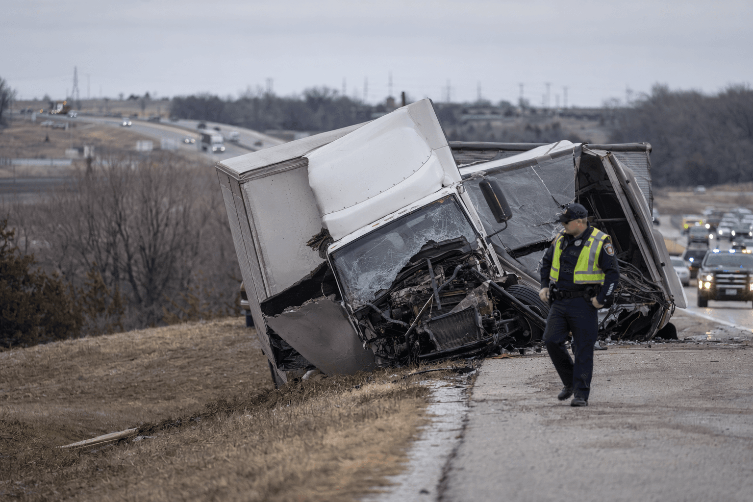 Semi-truck crash kills driver, shuts down U.S. 75 in Anna