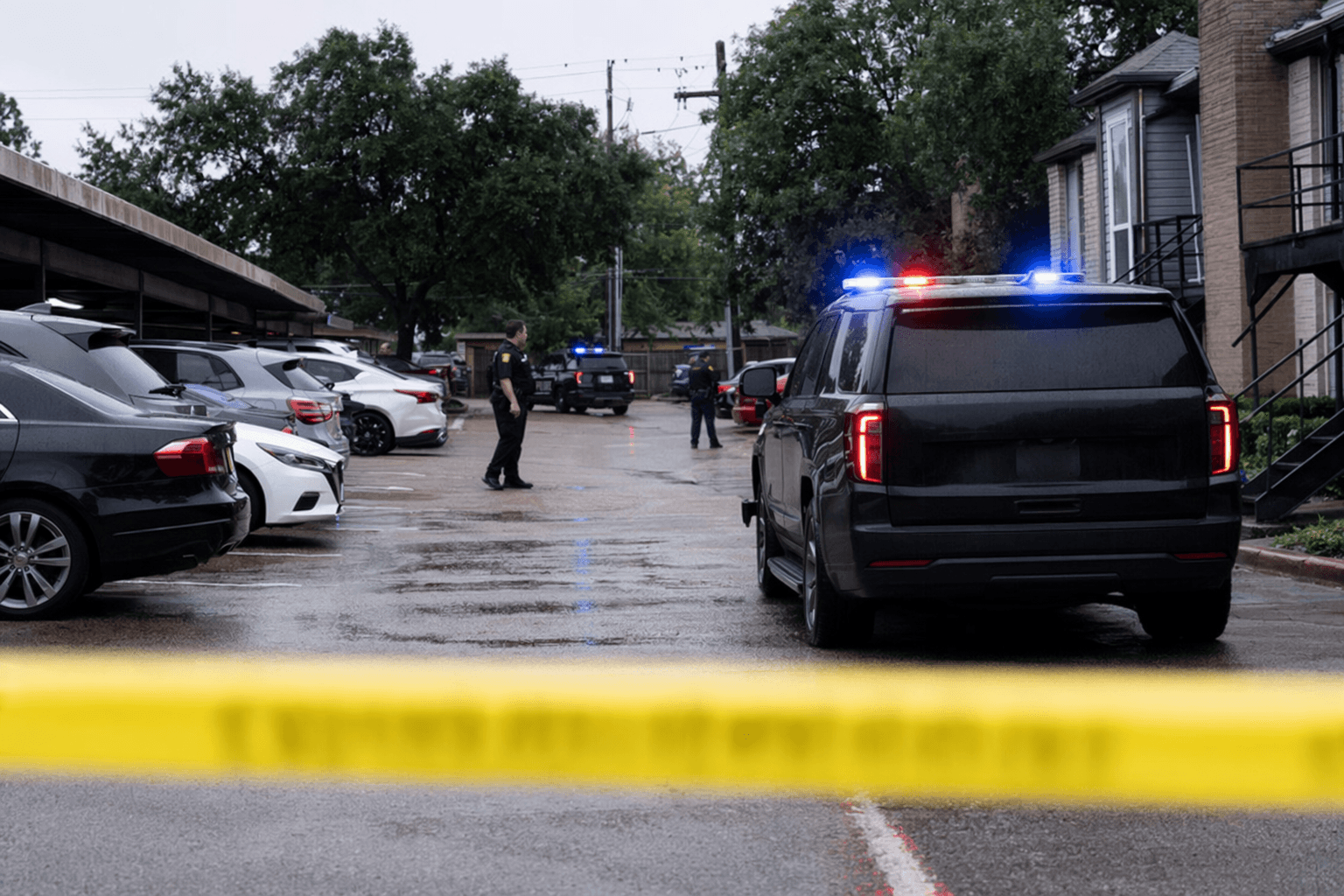 Woman stabs two, threatens child outside southeast Houston apartments