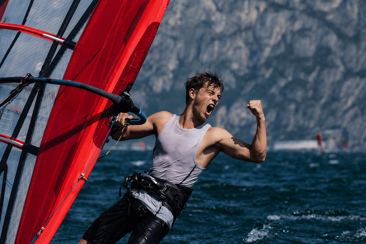 Late winds in Torbole decide iQFOiL youth and junior medals