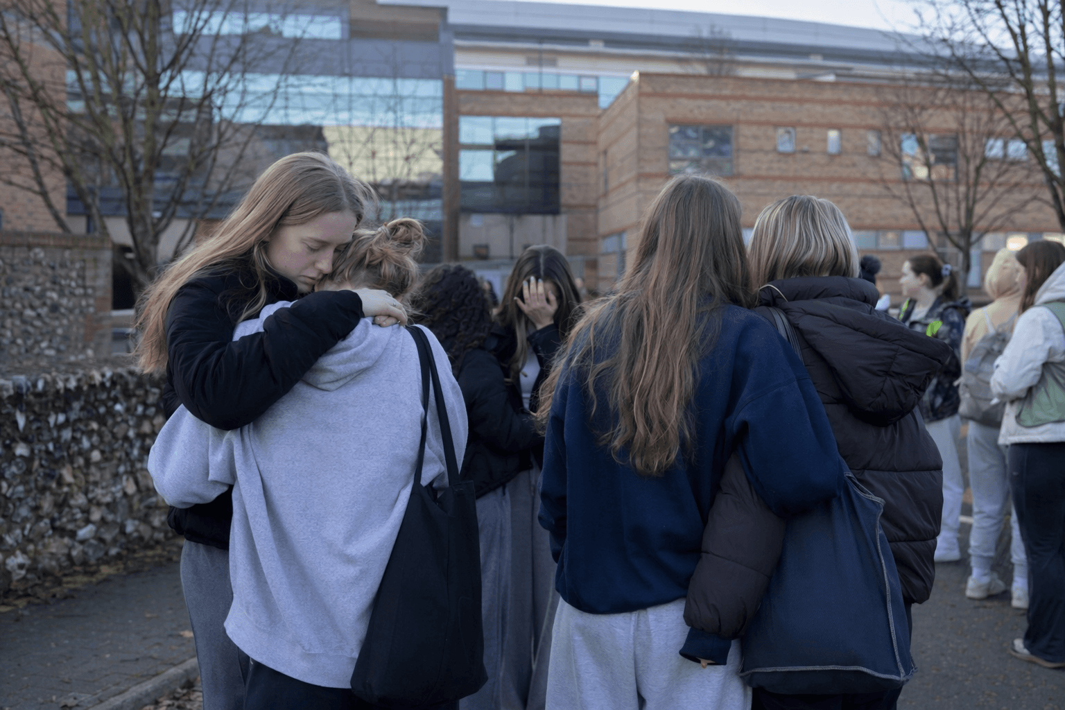 Reading meningitis outbreak kills sixth-form student, two others treated