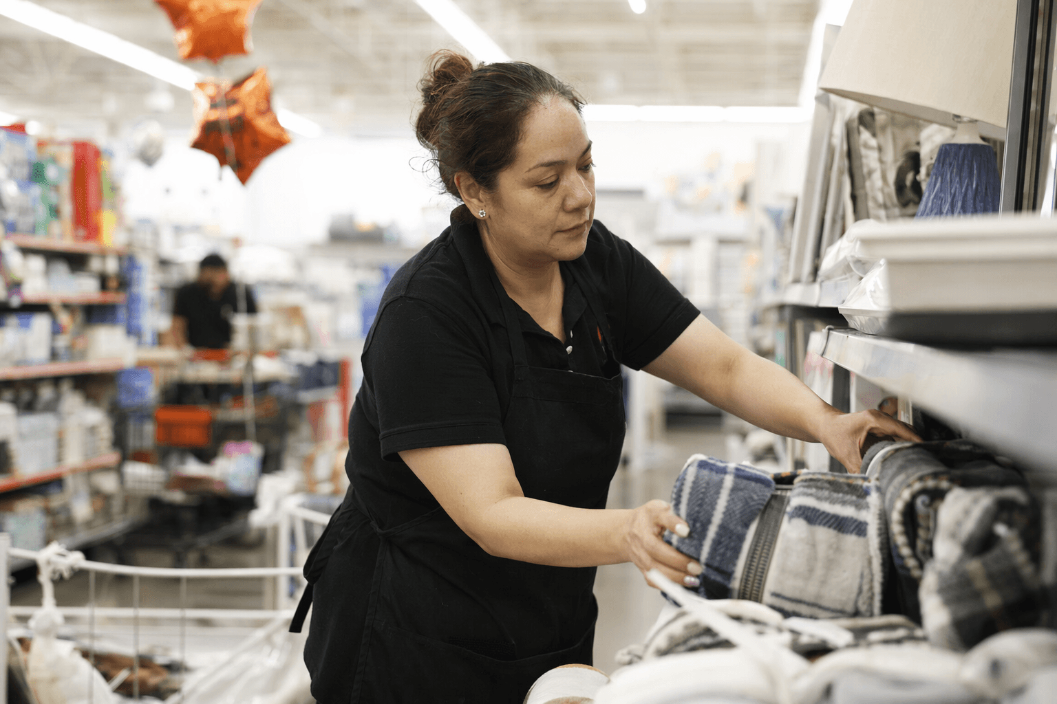 Big Lots workers see retail hiring gains, but part-time hours rise