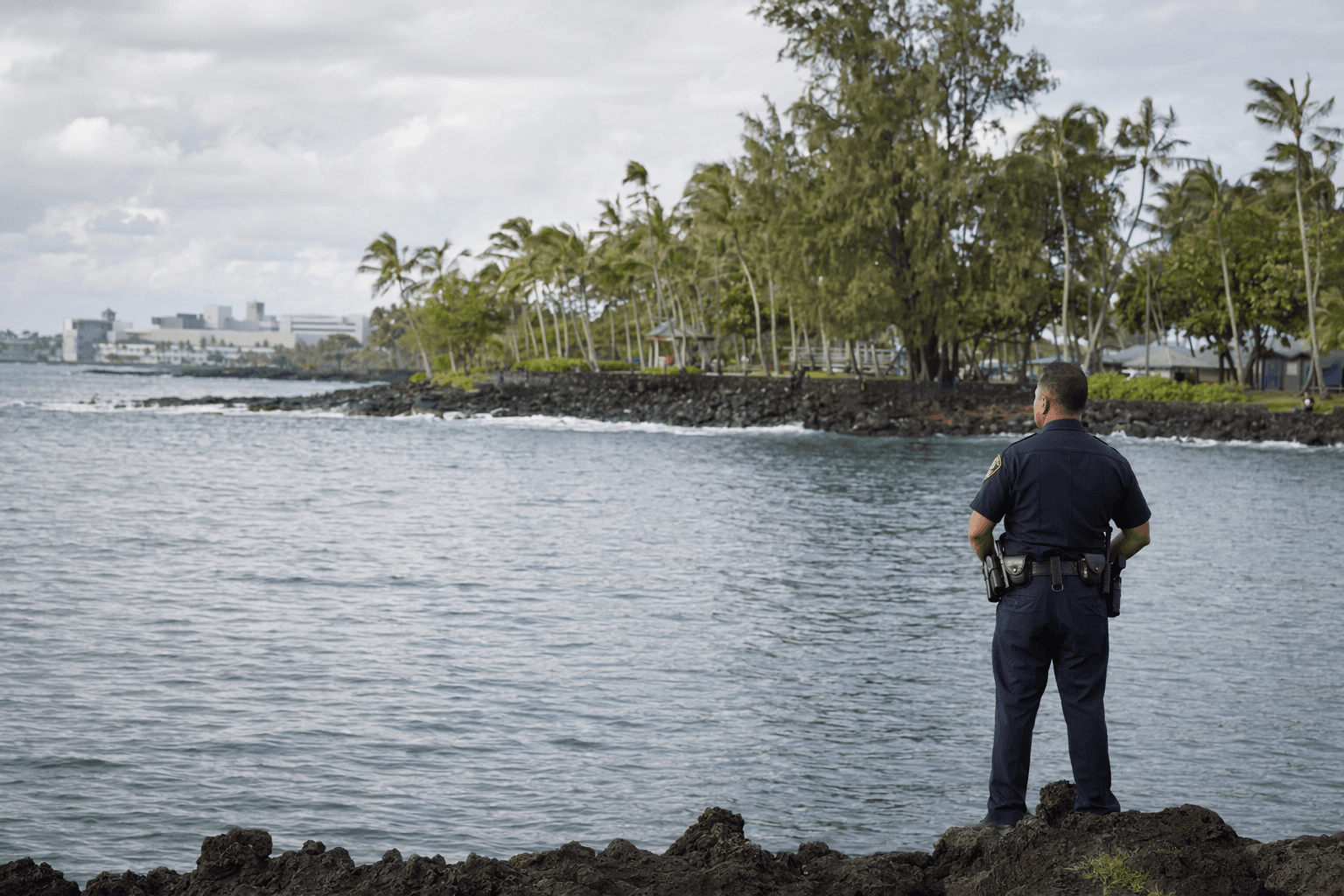 Shark sighting closes two Hilo beach parks for Friday