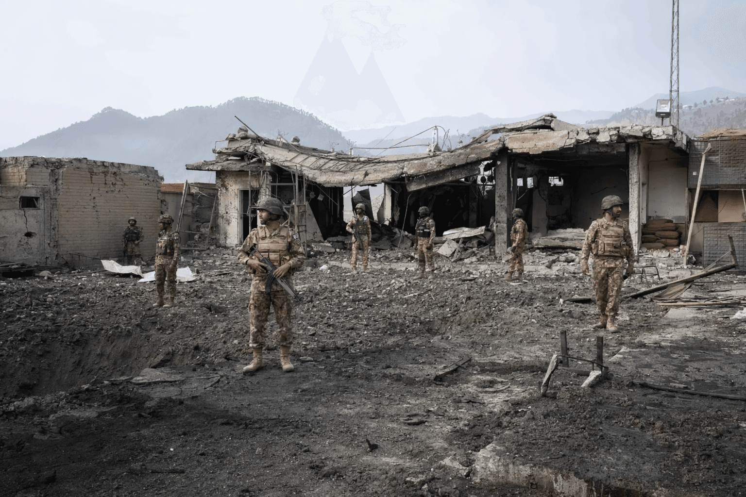 Militants storm Pakistan border outpost, killing at least eight troops