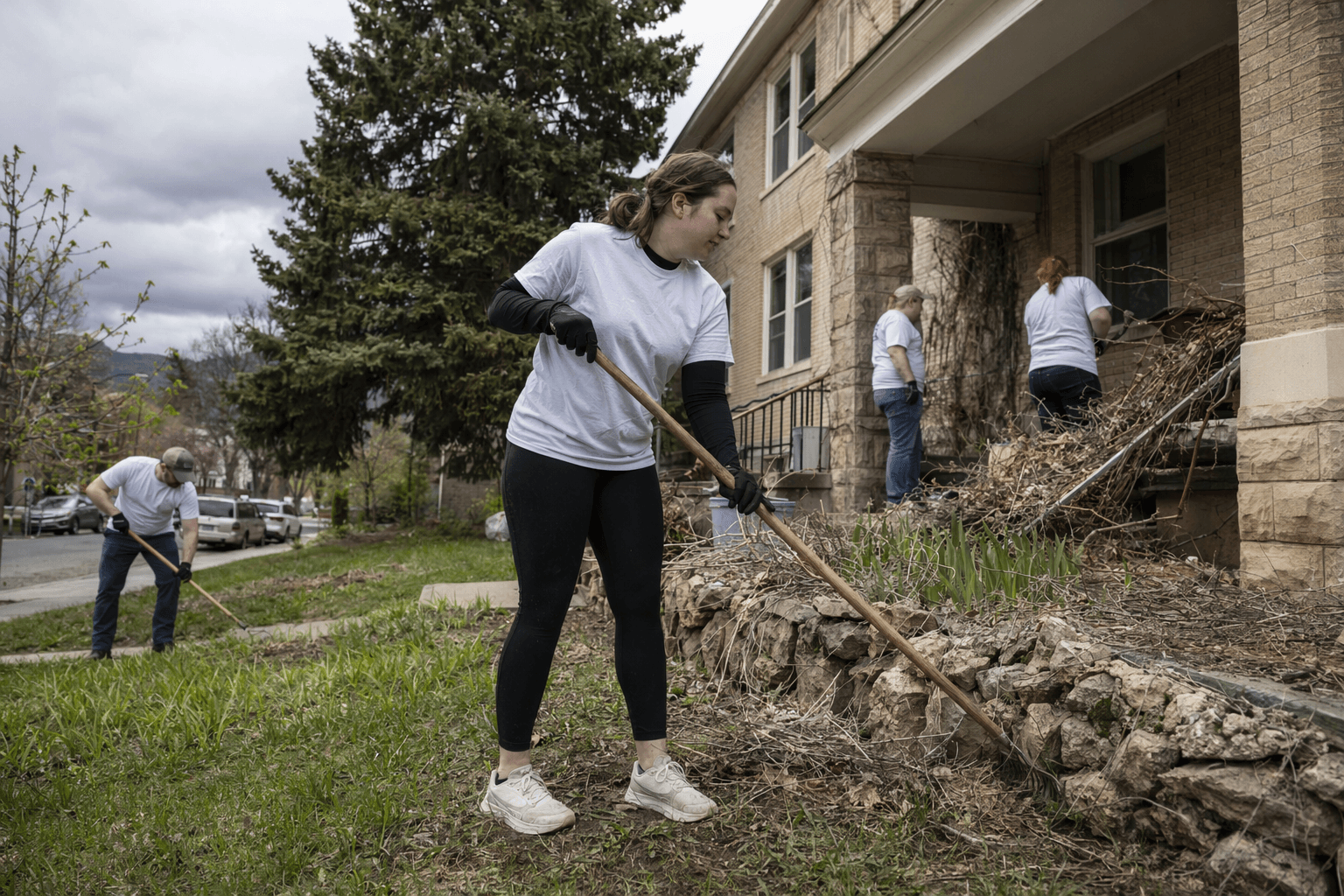 United Way volunteers help Helena residents with spring cleanup