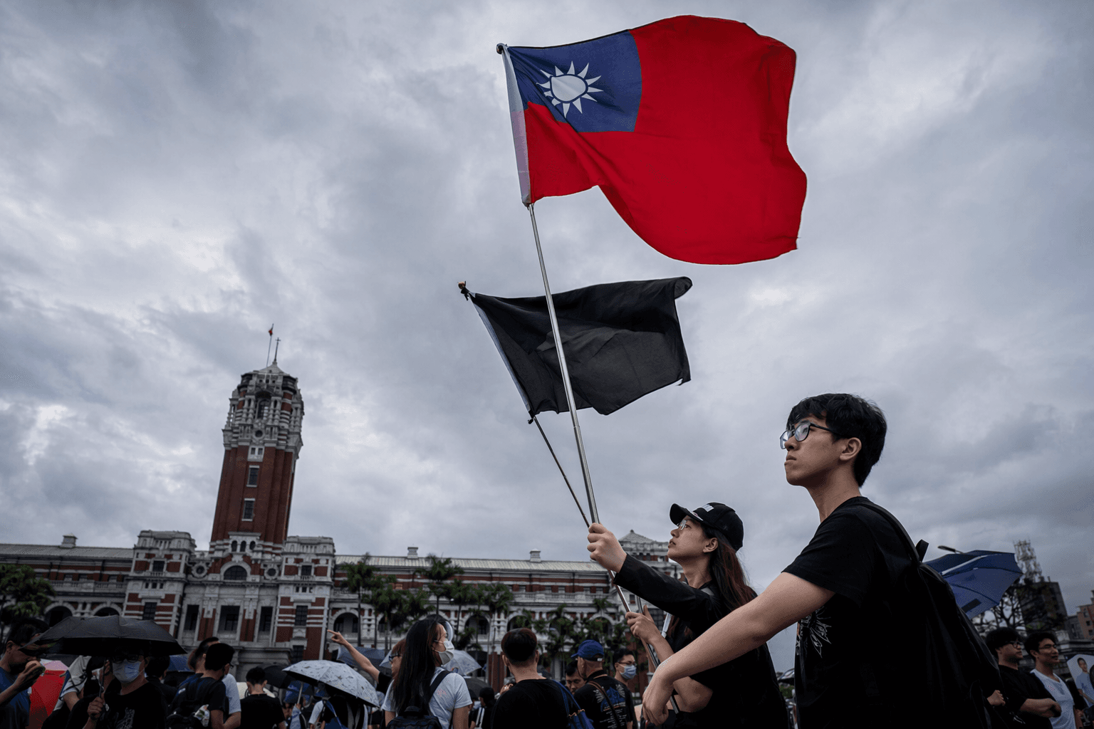 Trump warns Taiwan against independence after Beijing summit