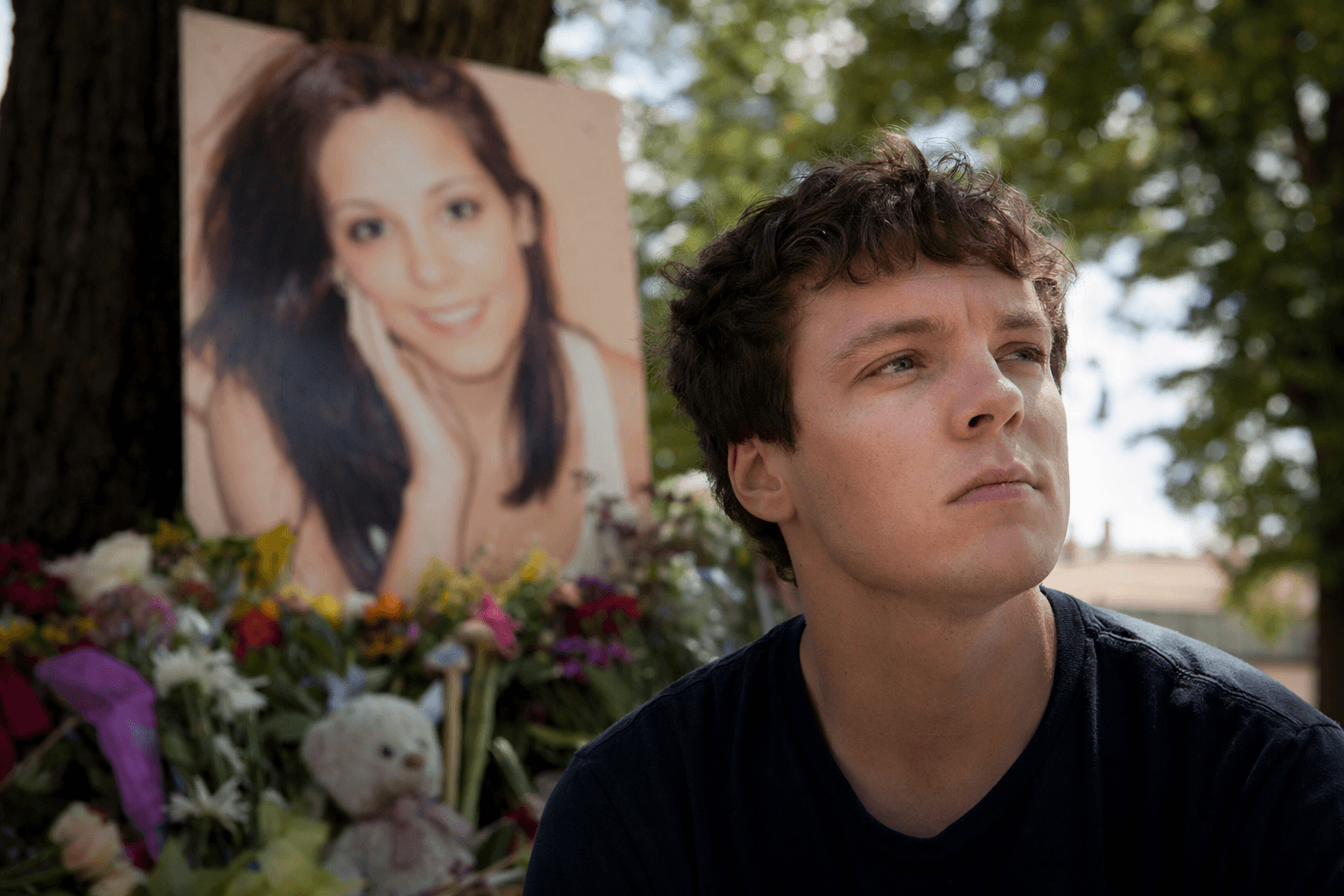 Survivor contestant fights to reopen sister's disputed death case