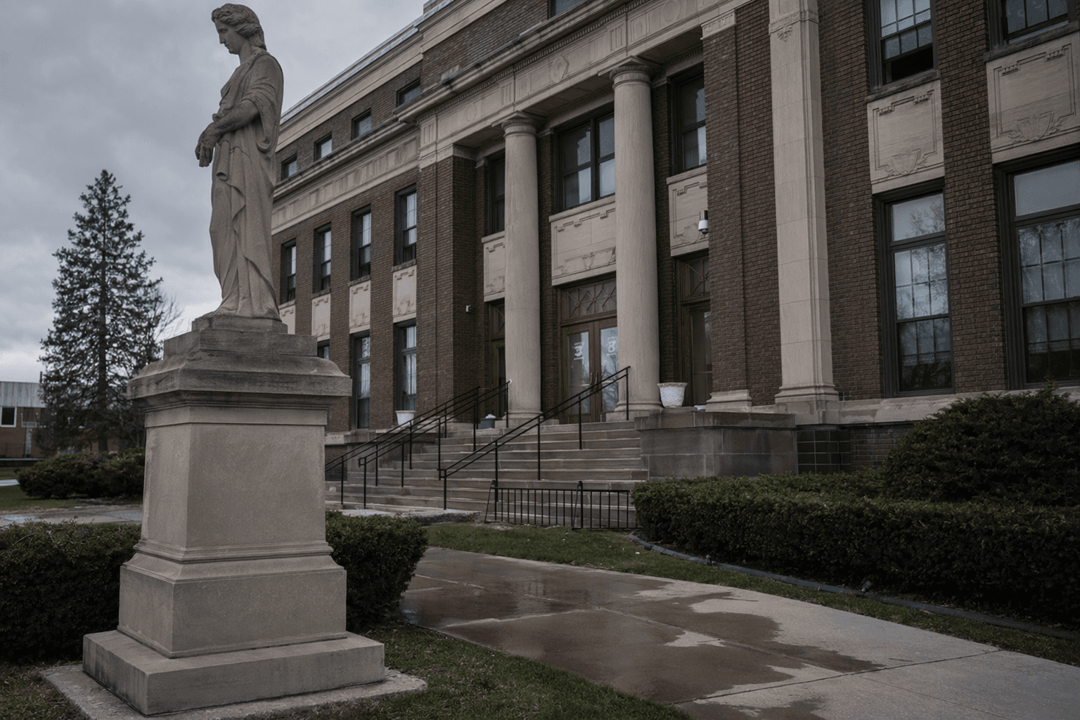 Menominee County court sees meth and bail-jumping cases move forward