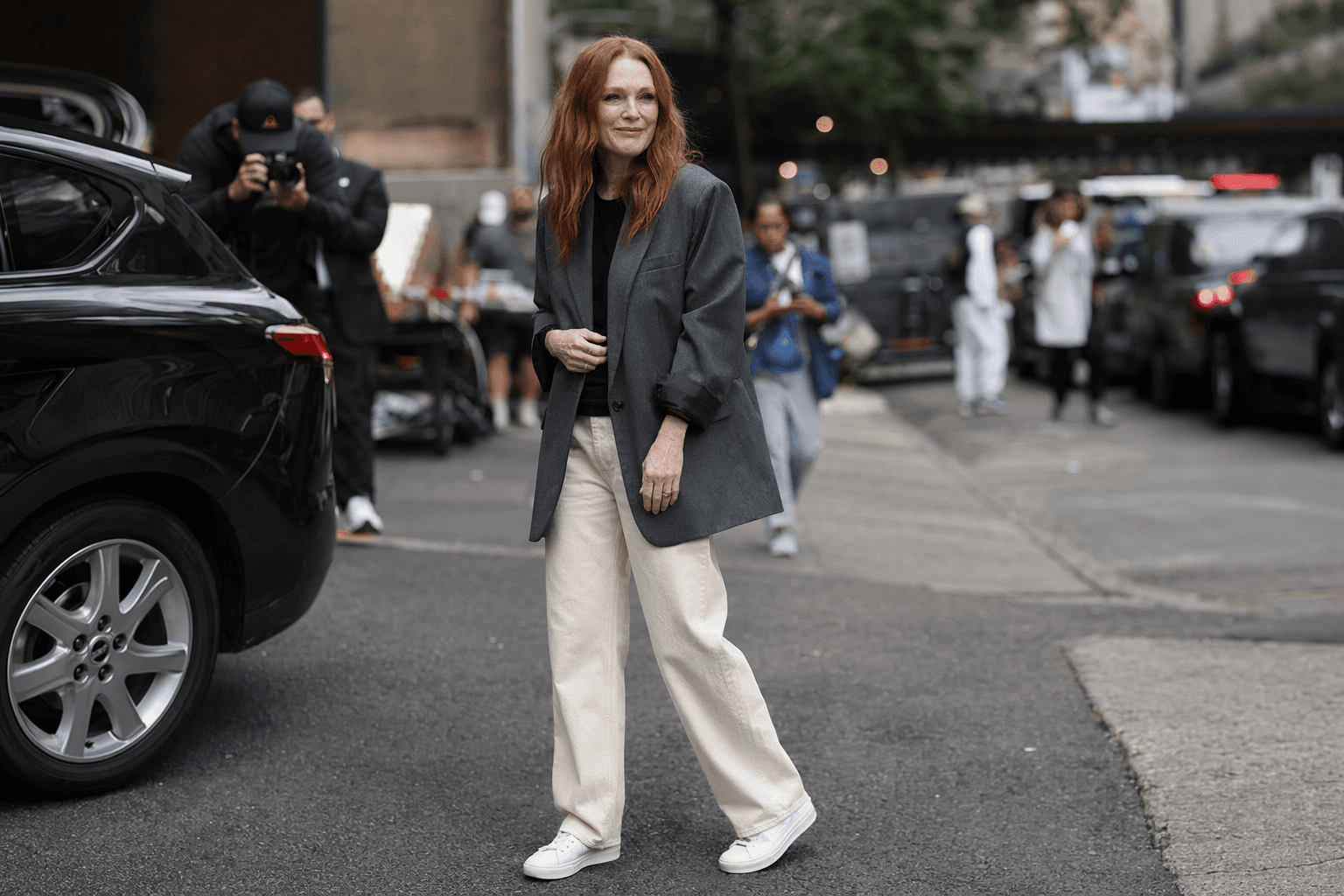 Julianne Moore shows how ecru jeans polish oversize blazers and sneakers