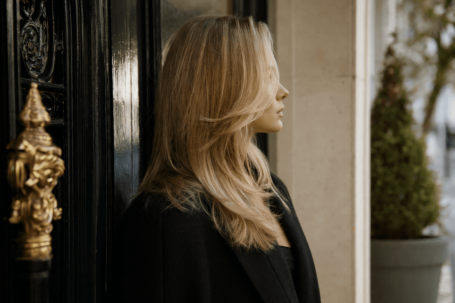 quiet luxury haircuts bring old money polish to summer styling