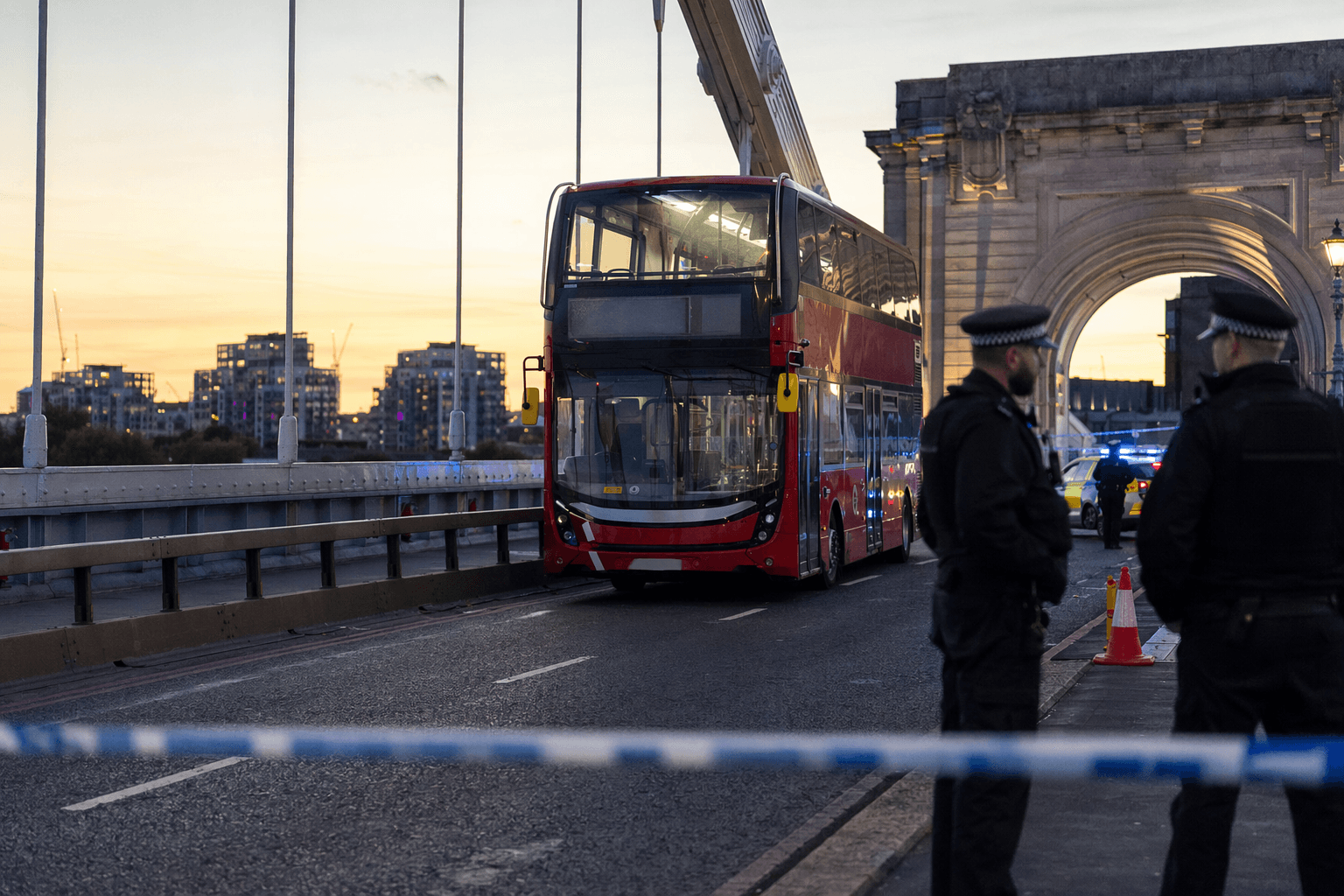 Man dies after assault on parked TfL bus at Battersea Bridge