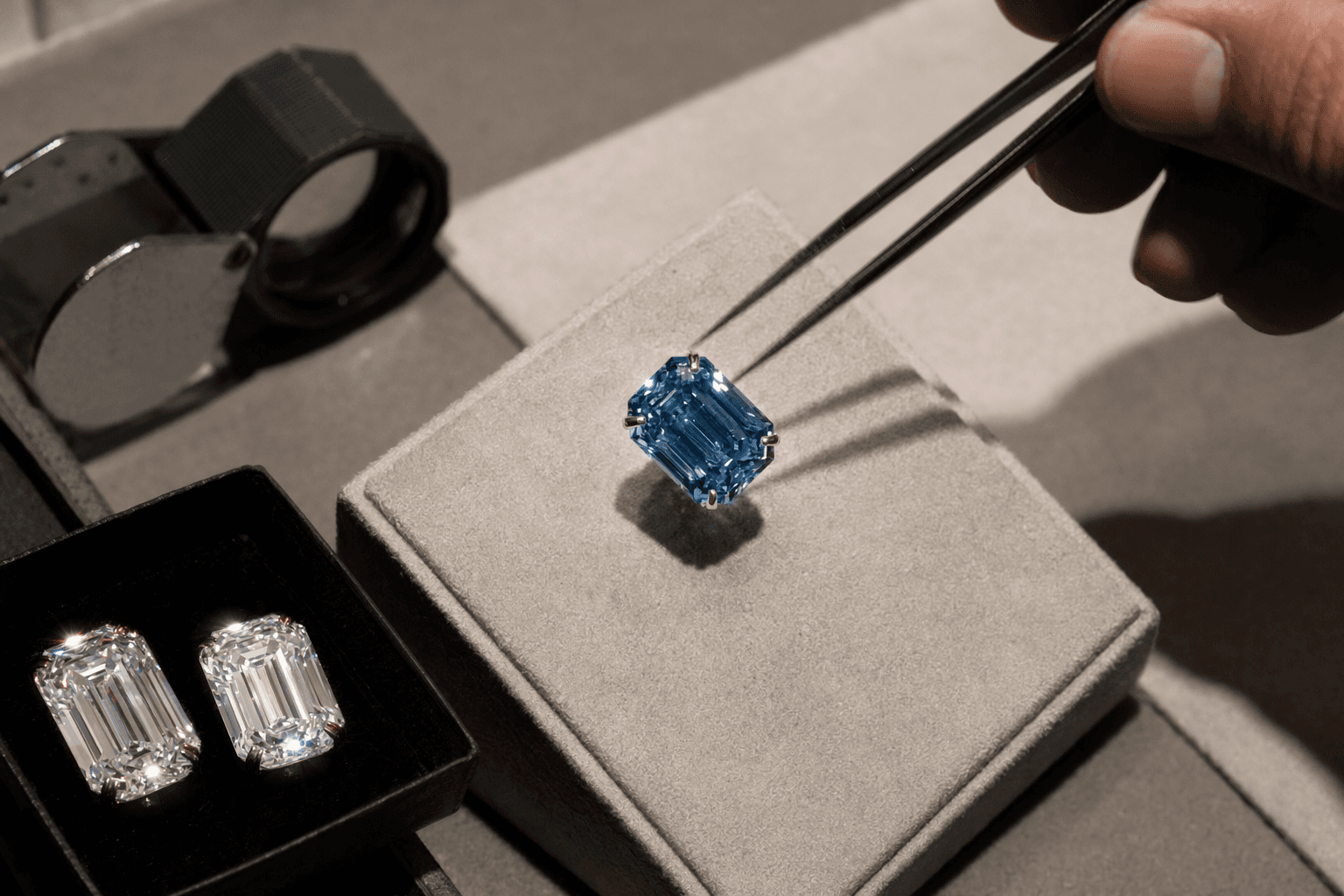 Blue diamond goes unsold as Sotheby's Geneva sale tops $30 million