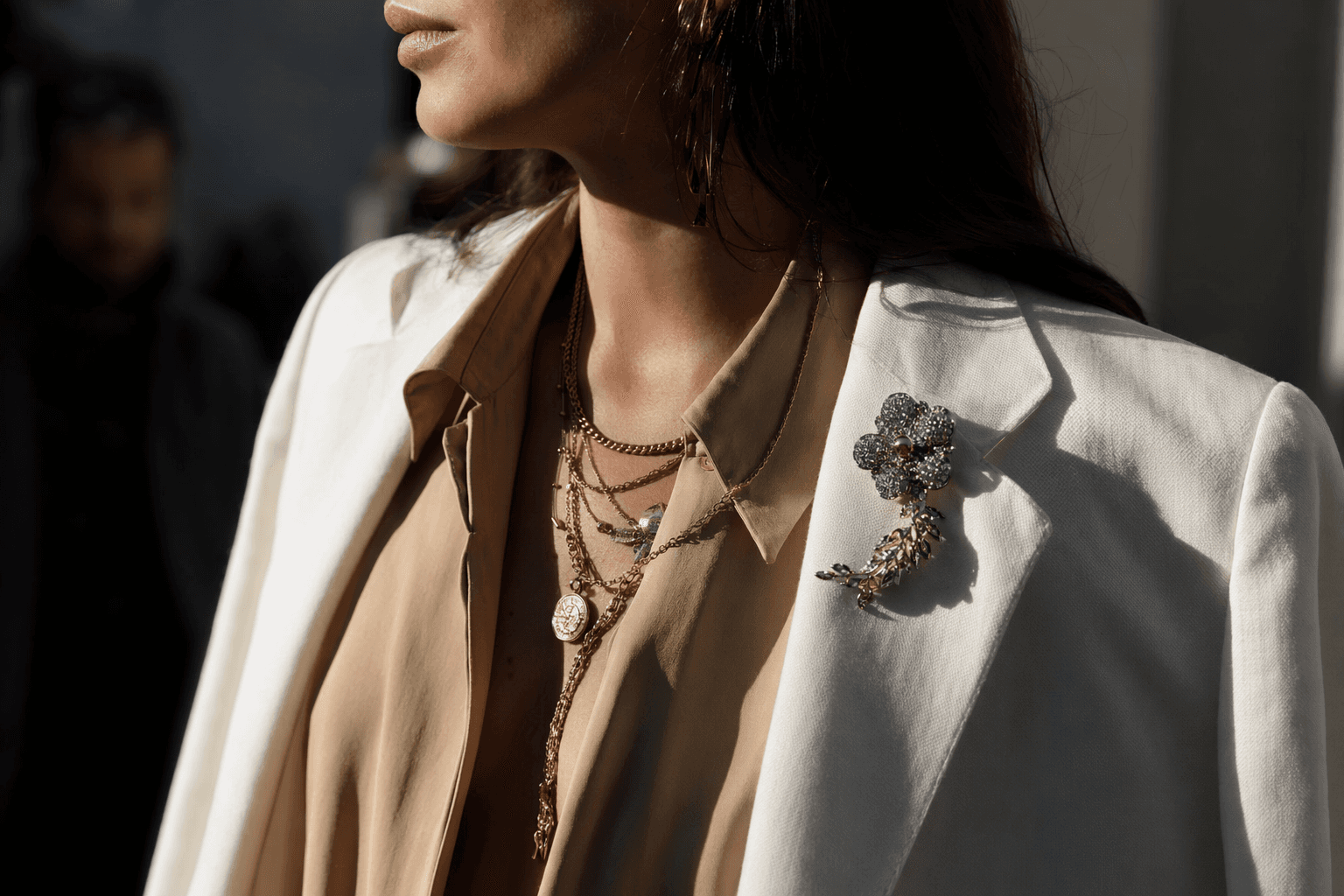 Brooches return as statement pieces in jewelry stacks for 2026