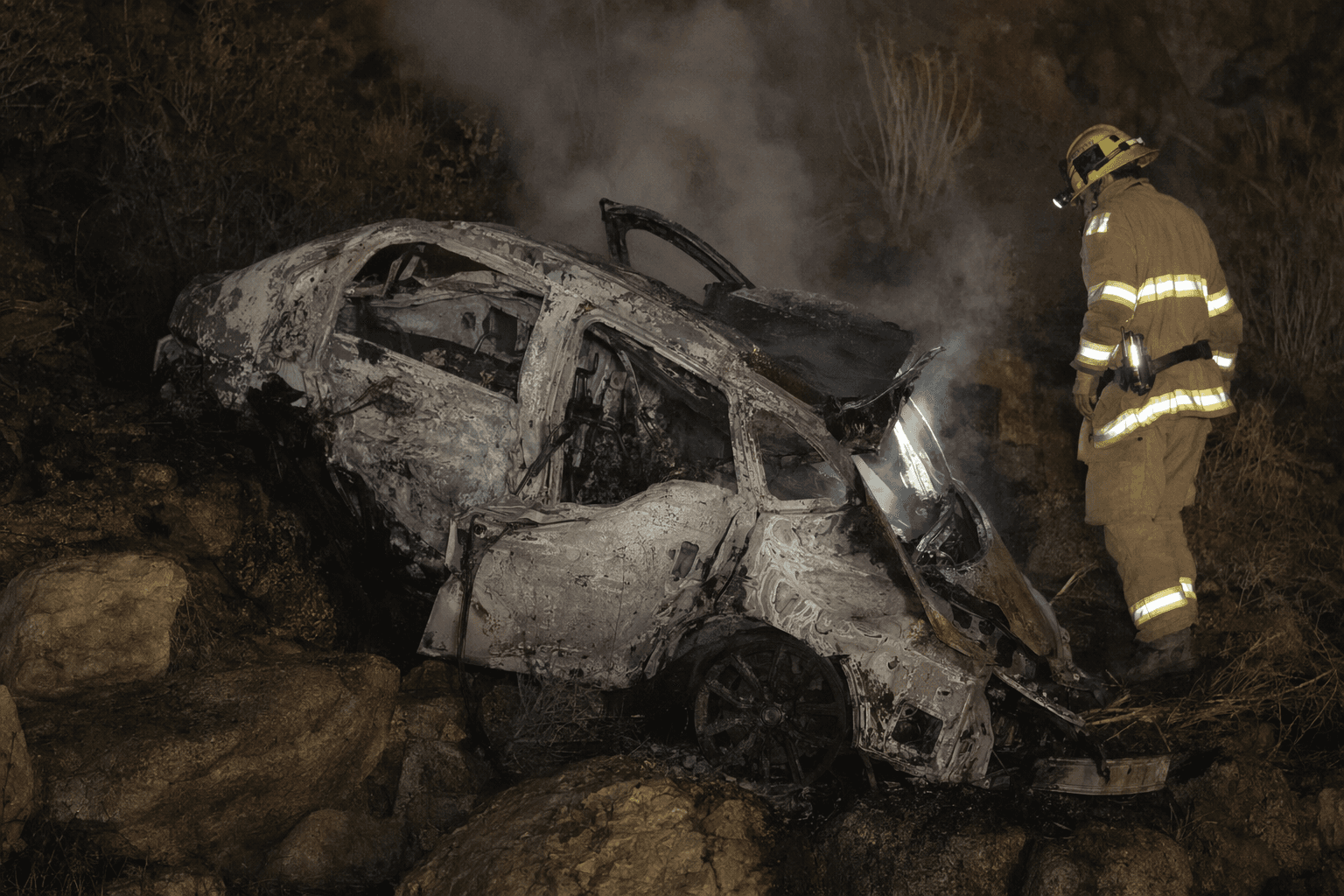 Driver survives 330ft plunge, iPhone crash alert helps rescuers find her