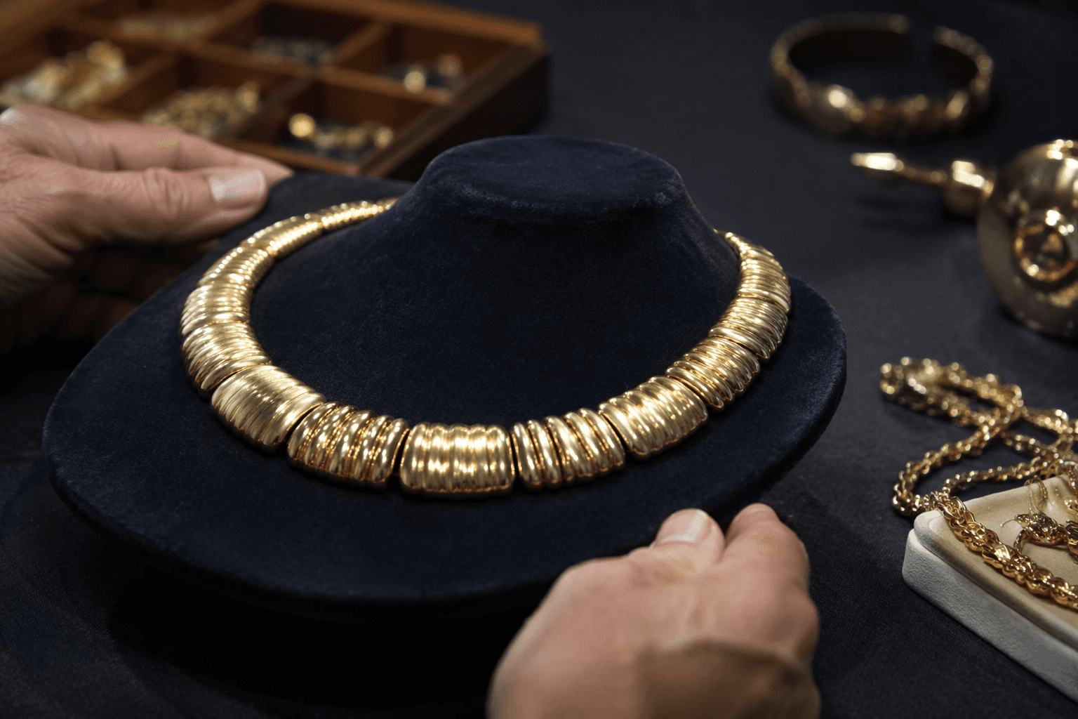 Argentinian Art Retro gold necklace leads SJ Auctioneers sale