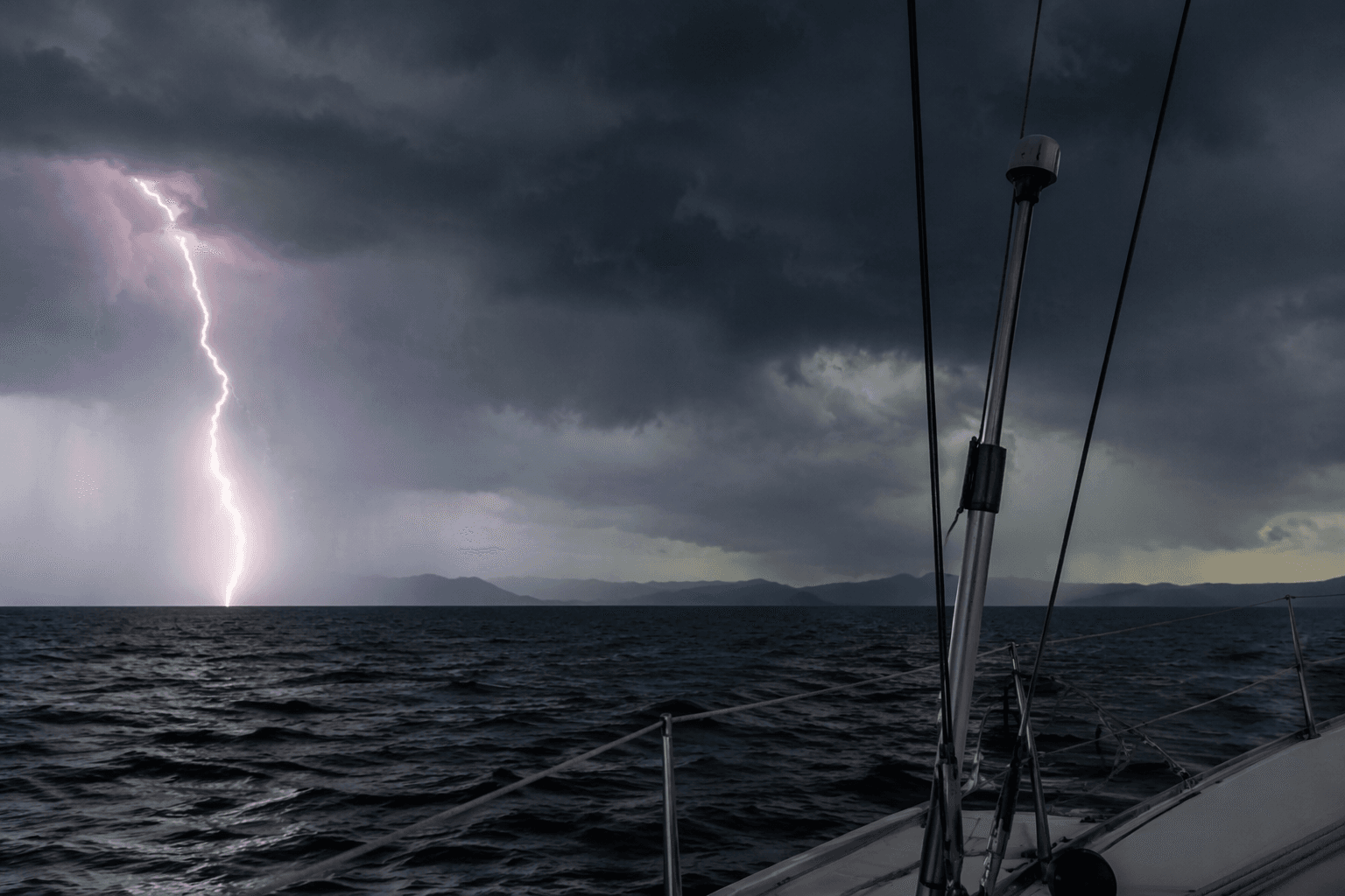 Lightning protection for sailboats, what works and what doesn't