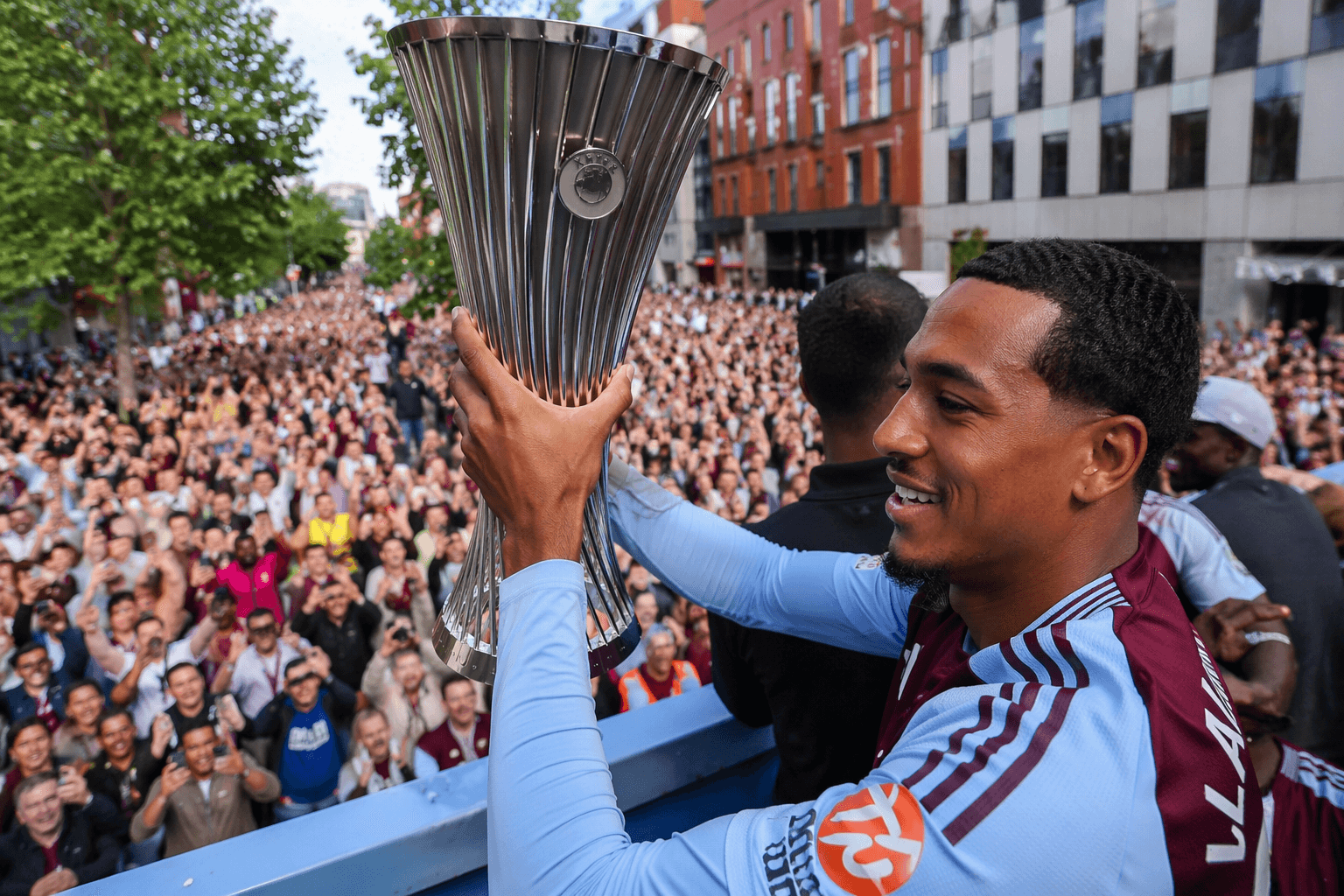 UK long-term migration falls, Aston Villa celebrate Birmingham parade