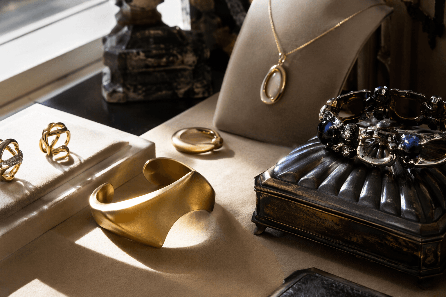 TEFAF New York spotlights sculptural minimalist jewels and vintage treasures