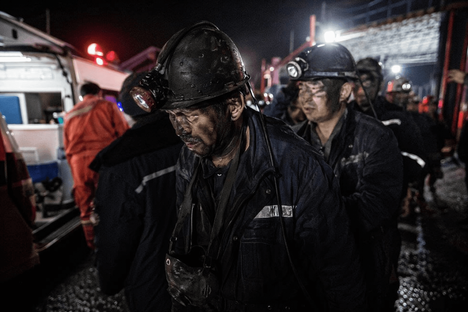 Four dead, 90 trapped in China coal mine carbon monoxide leak