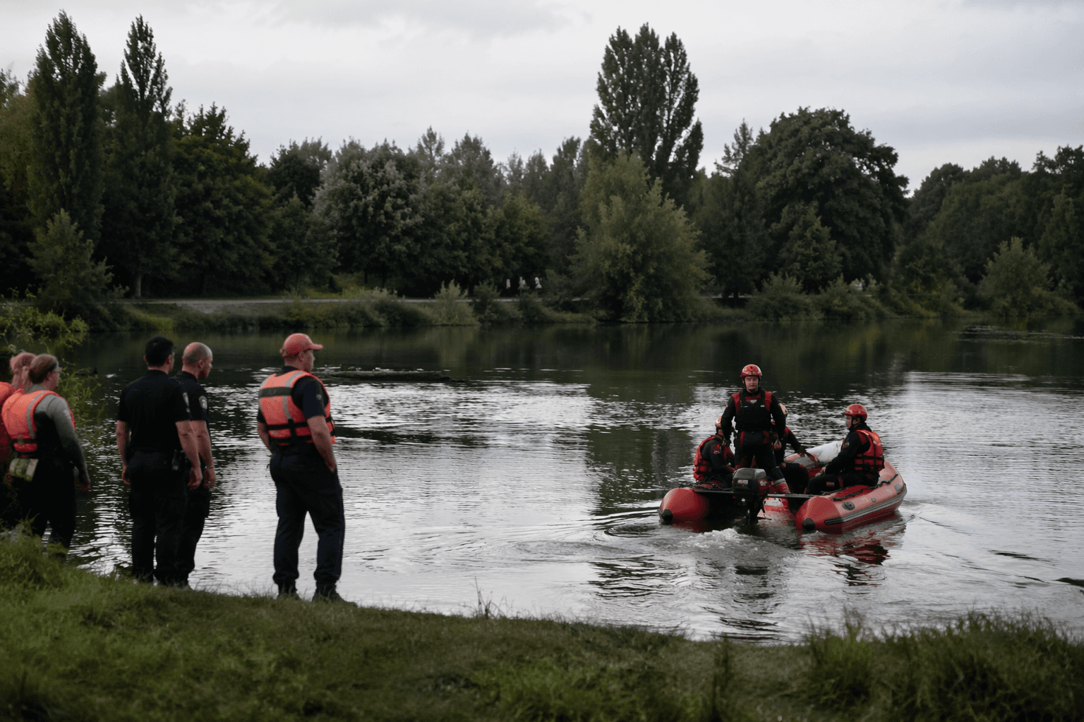 Search continues for missing 15-year-old at Lincoln lakes