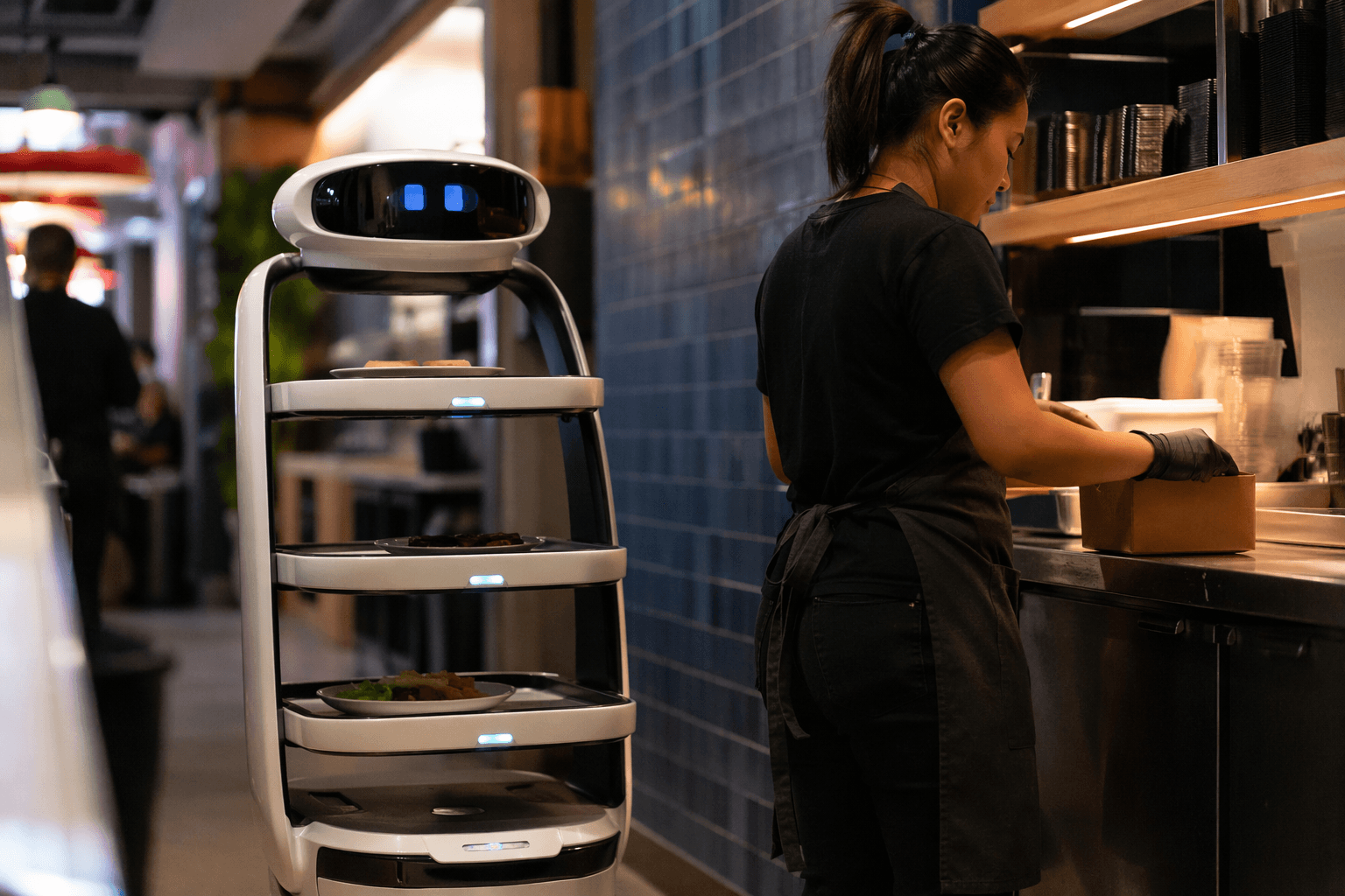 Restaurant Show spotlights robots, AI tools as labor stays tight