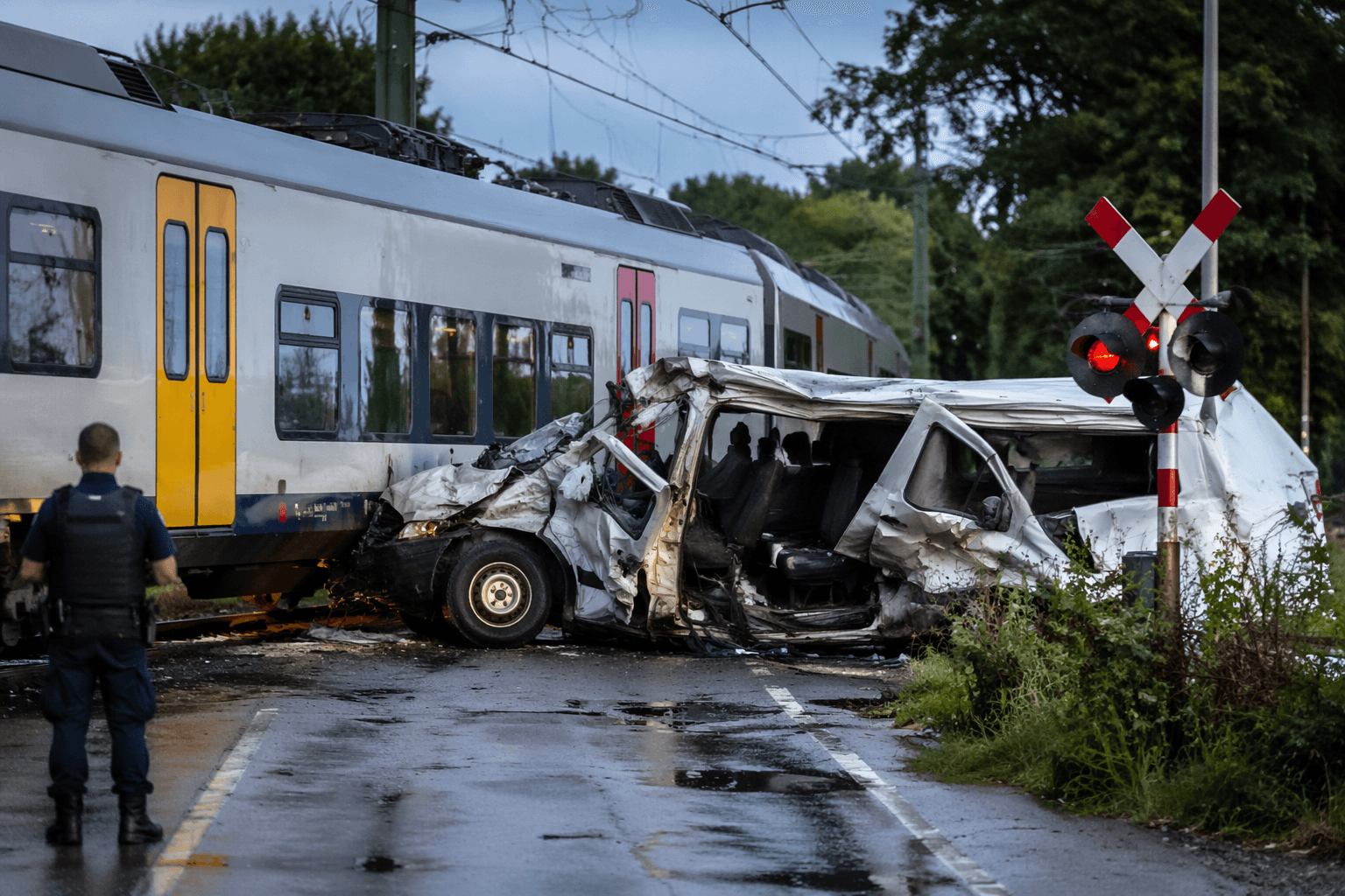 4 dead, including 2 children, in Belgium train-minibus crash