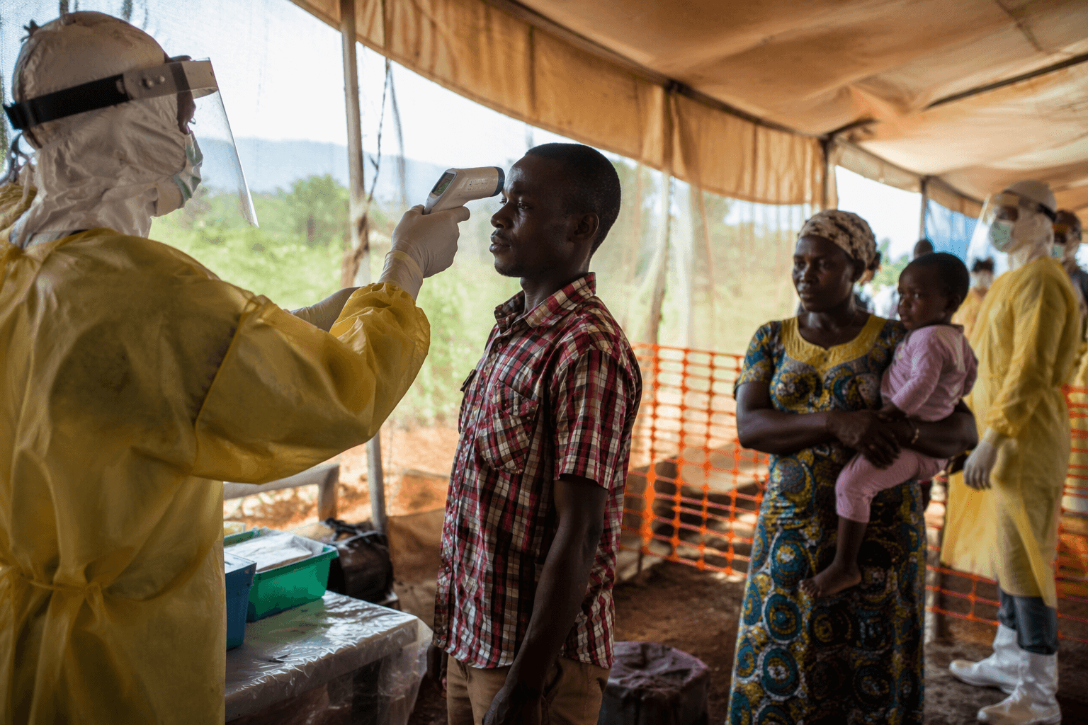 U.S. plans Ebola quarantine center in Kenya, bars patients from entry