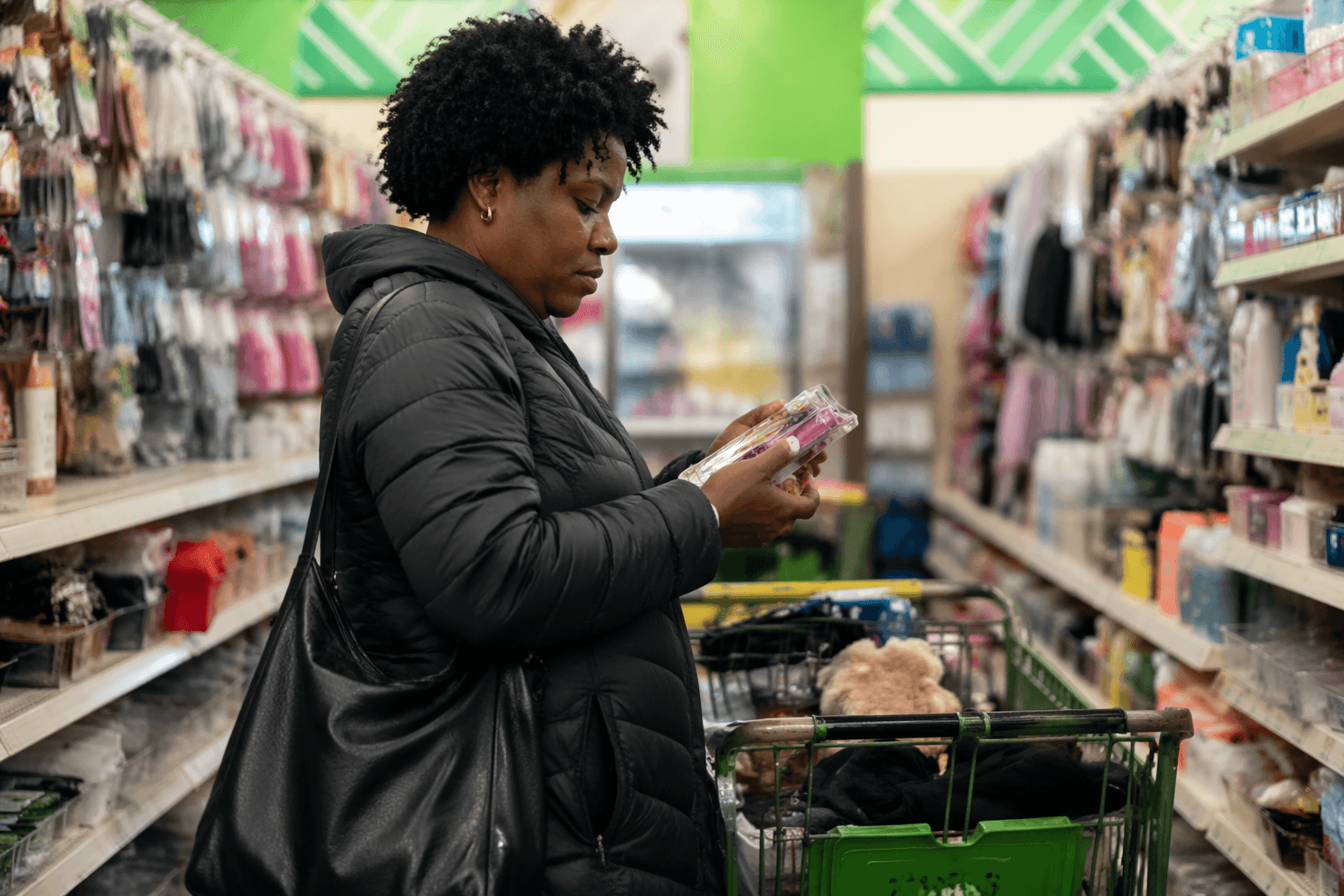 Dollar Tree raises profit forecast as budget shoppers keep spending