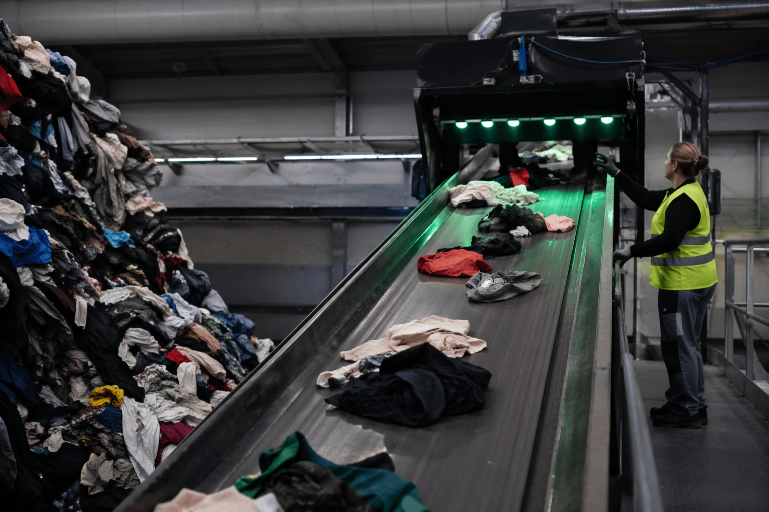 eBay crowns AI textile sorter Trosort as circular fashion winner
