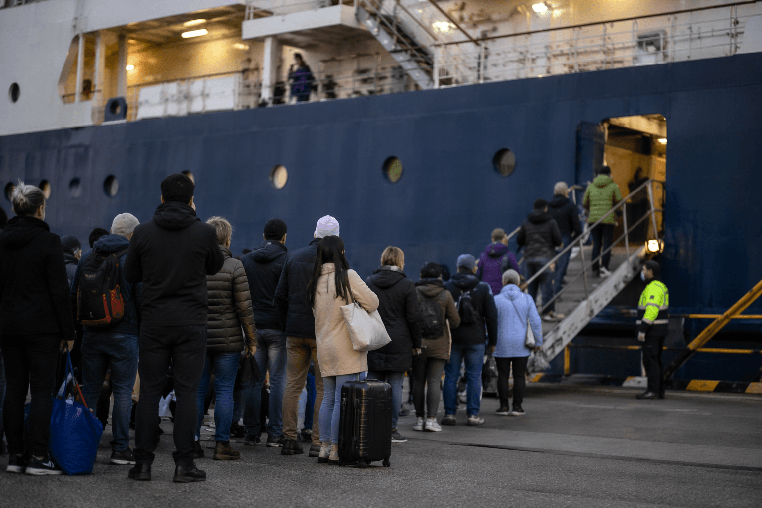 Trump officials seek three-week monitoring for hantavirus-exposed passengers