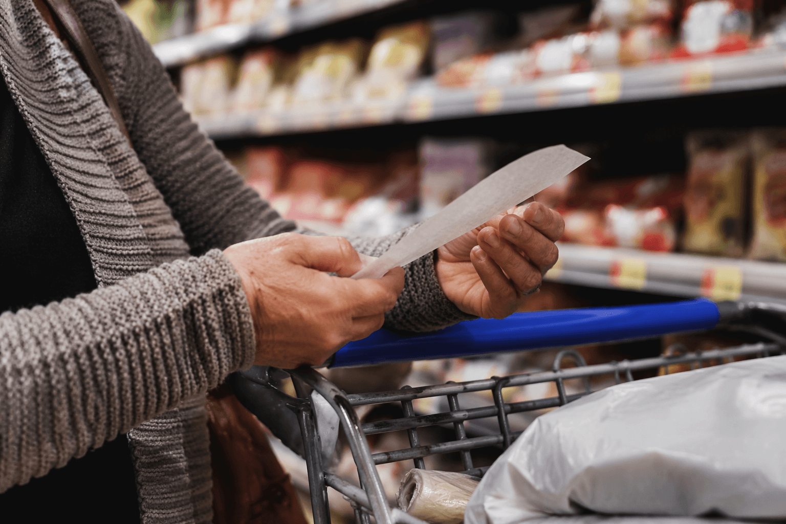 Consumer confidence slips as inflation worries pressure Walmart shoppers