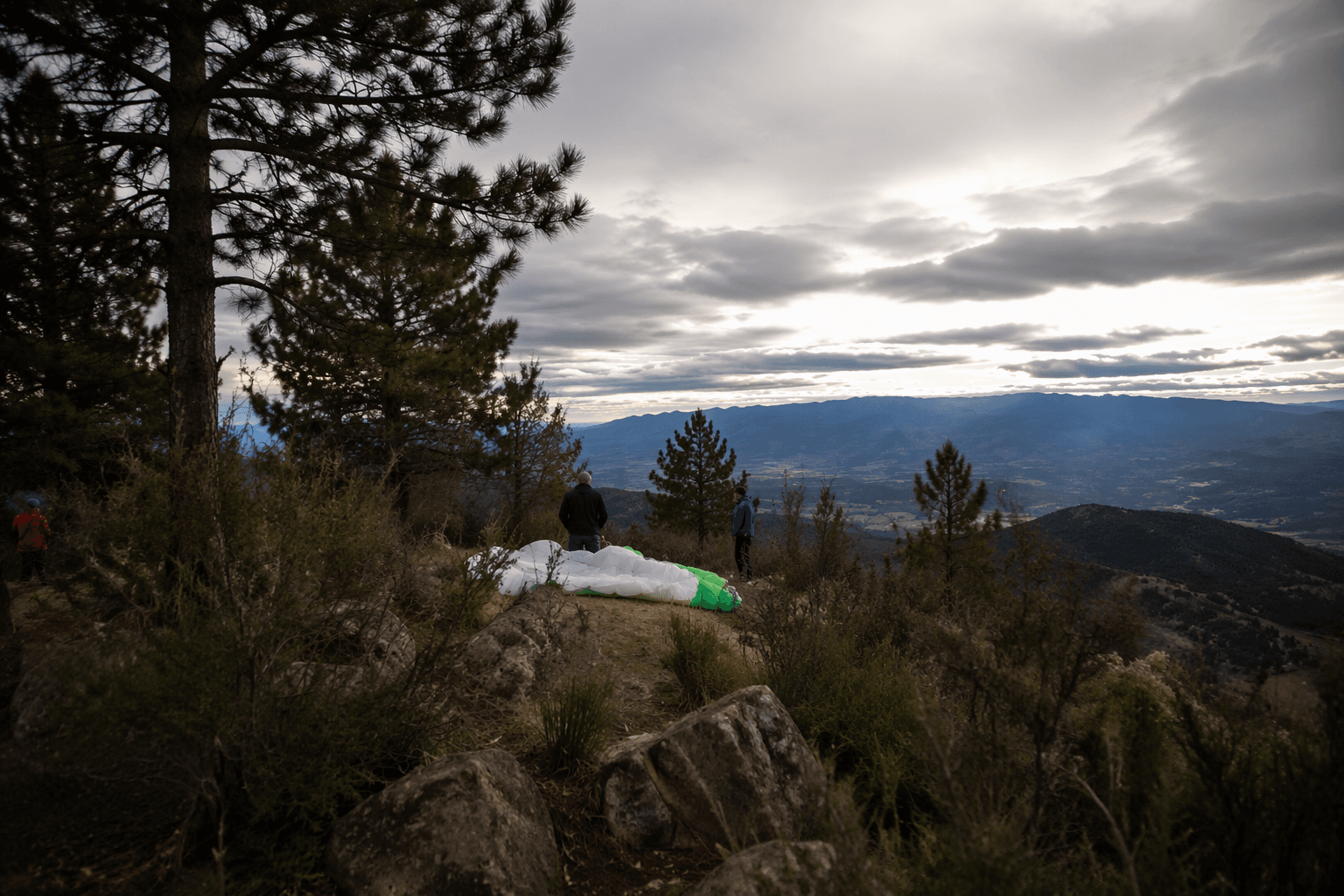 Fatal paragliding crash in Fresno County leaves victim unidentified