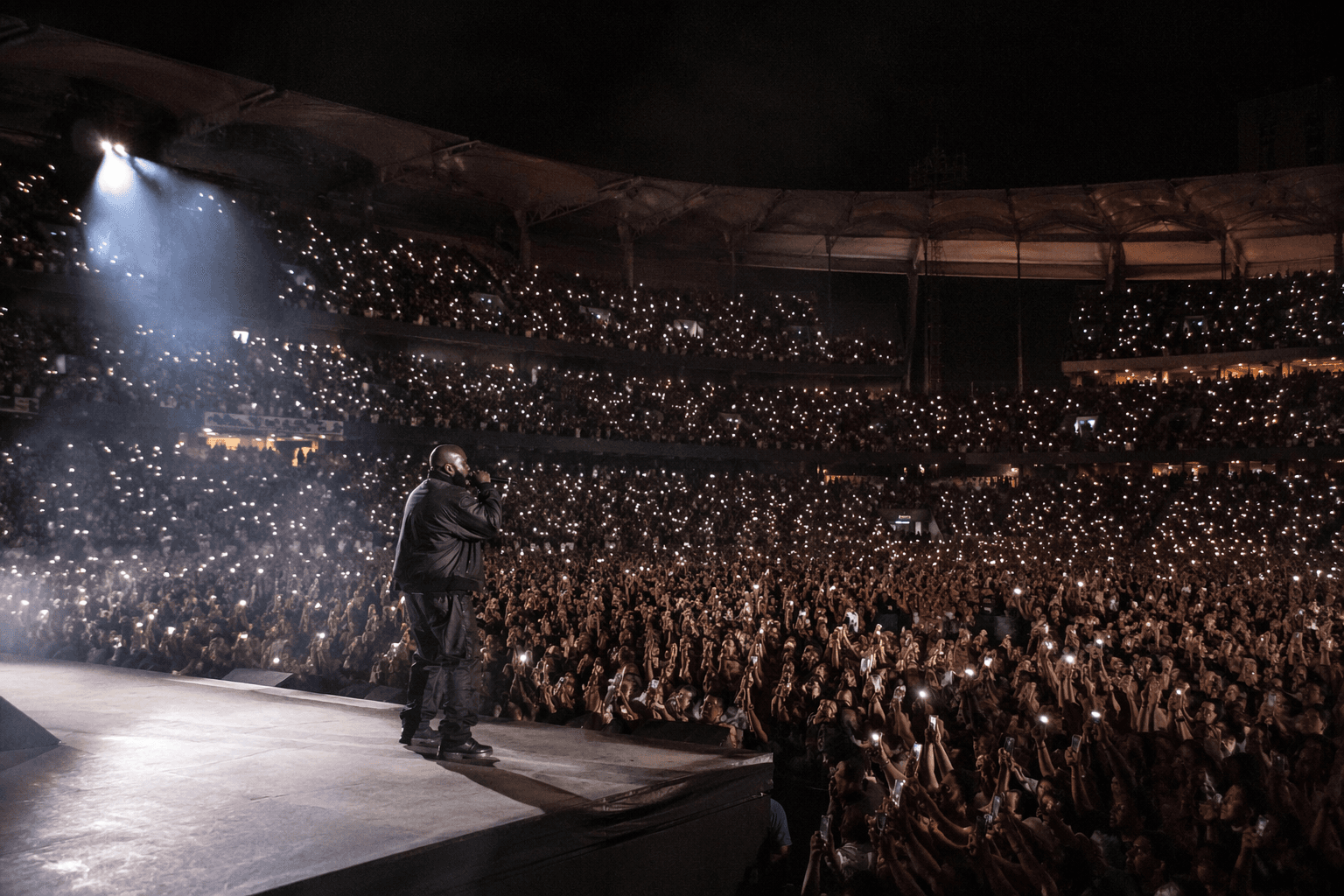 Kanye West draws 118,000 to Istanbul stadium despite backlash