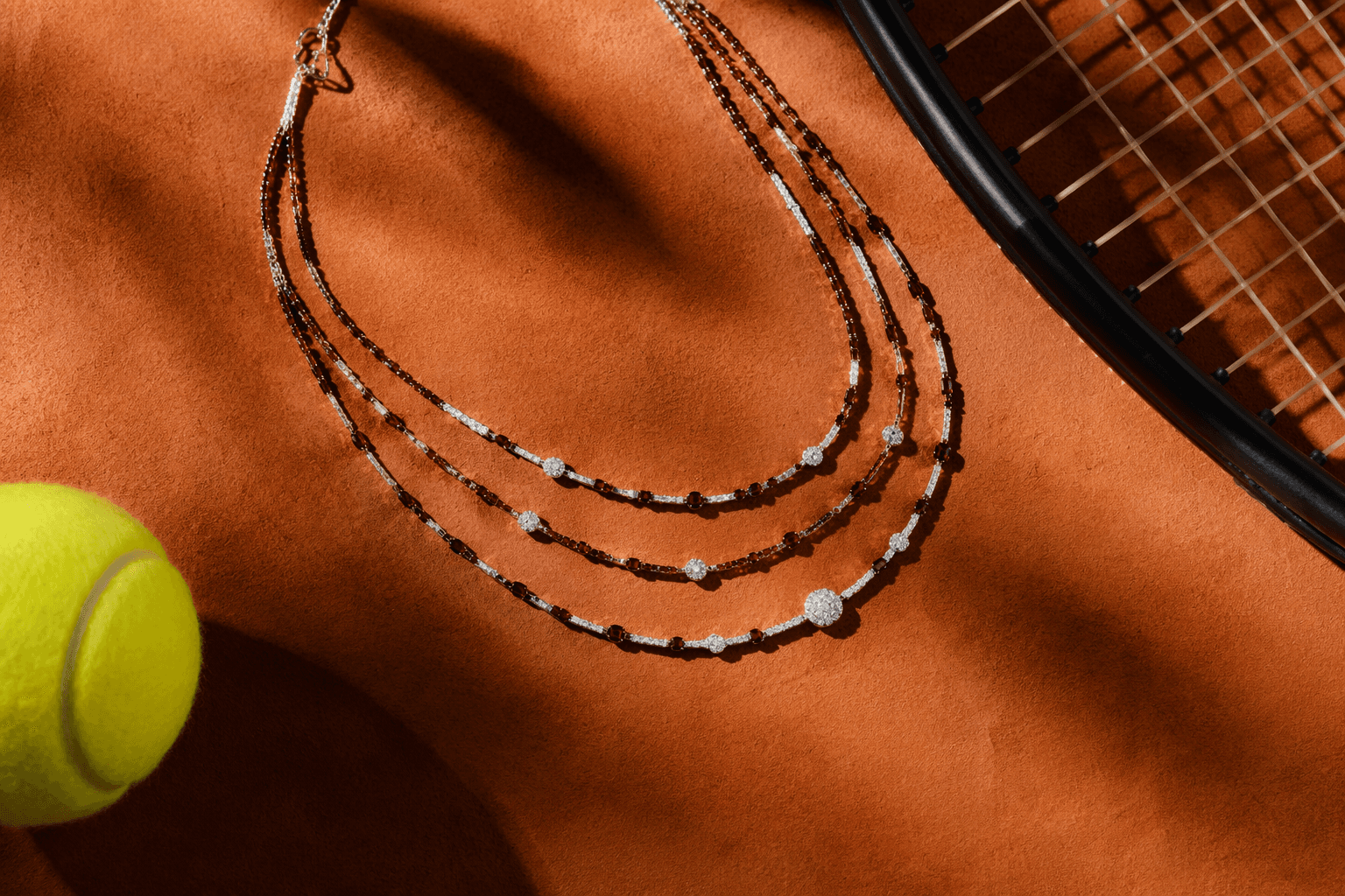 Aryna Sabalenka turns Roland-Garros kit into a jewelry moment